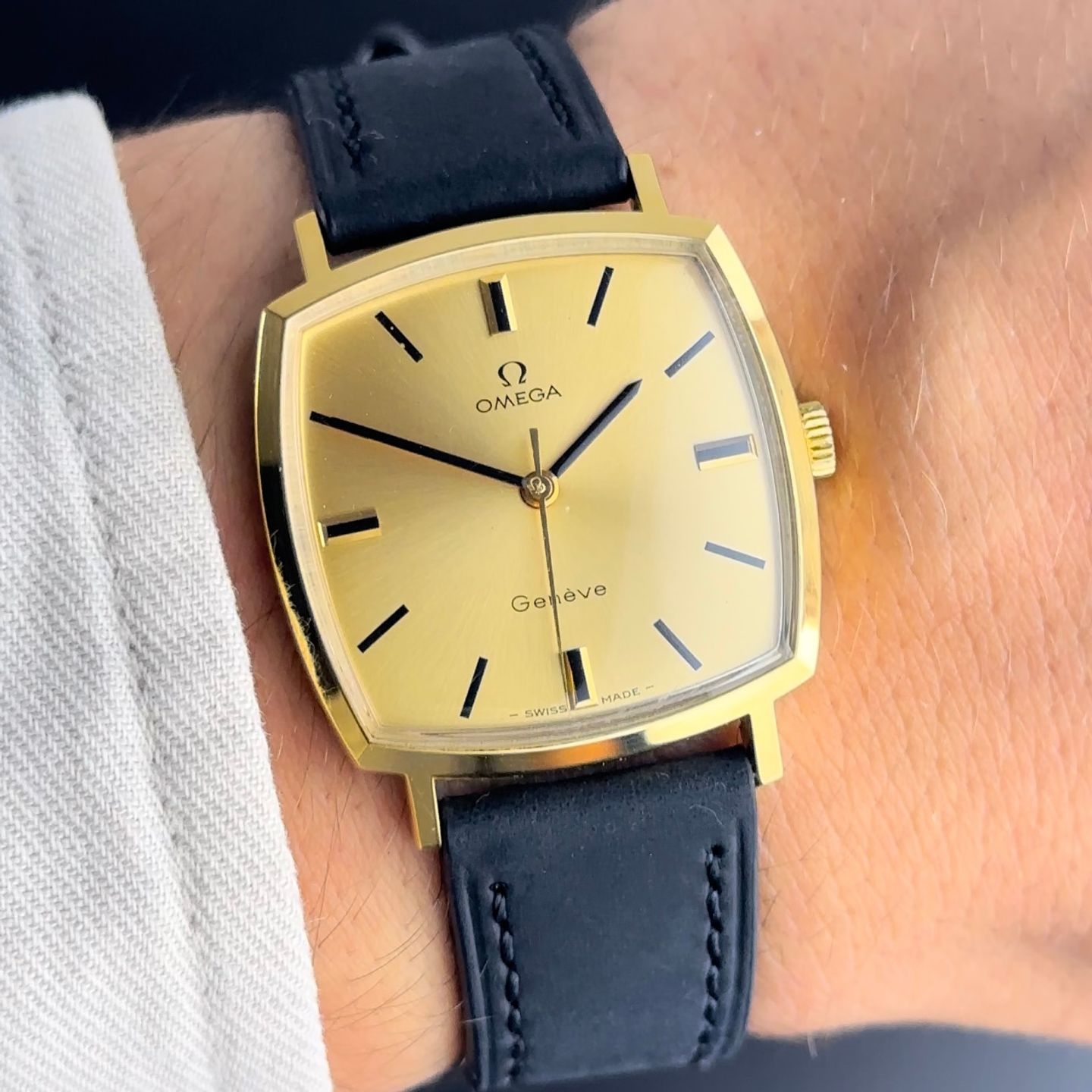 Omega Genève 131.022 (1970) - Gold dial 32 mm Gold/Steel case (2/8)