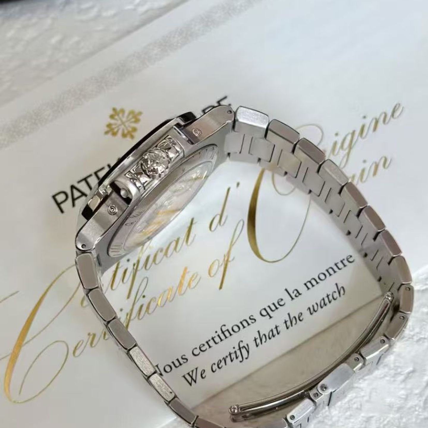 Patek Philippe Nautilus 5726A-001 (2025) - Zwart wijzerplaat 41mm Staal (3/4)