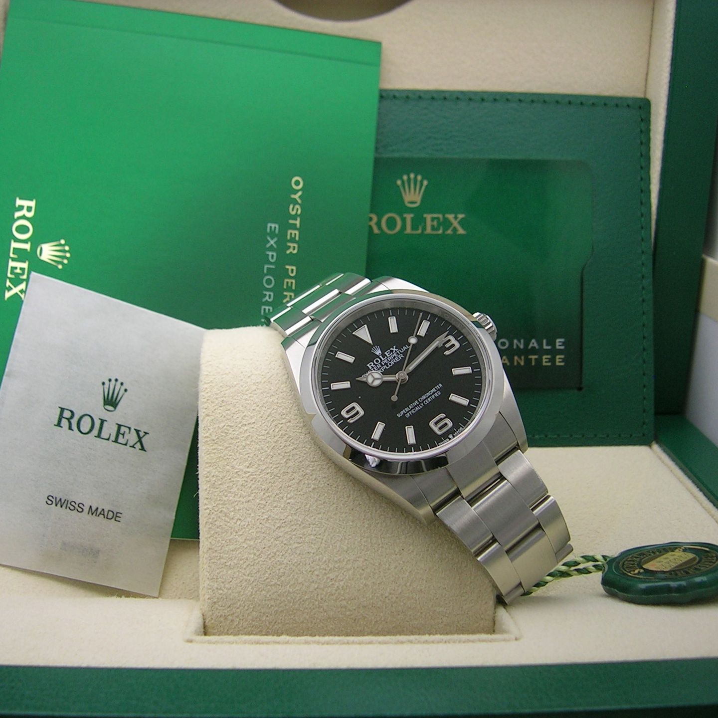 Rolex Explorer 124270 (2024) - Black dial 36 mm Steel case (4/4)