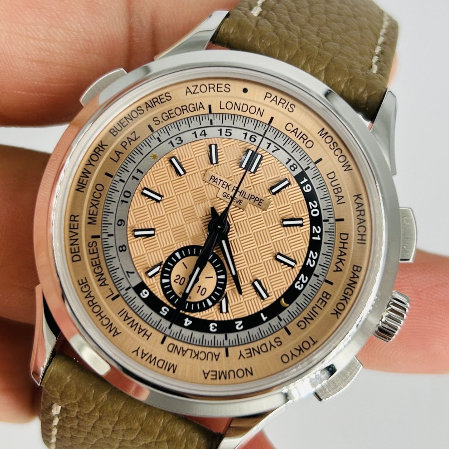 Patek Philippe World Time Chronograph 5935A-001 (2023) - Pink dial 41 mm Steel case (1/8)