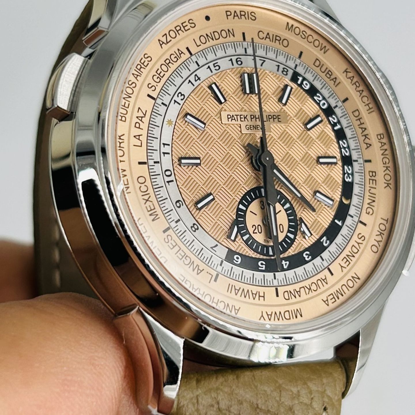 Patek Philippe World Time Chronograph 5935A-001 (2023) - Pink dial 41 mm Steel case (5/8)
