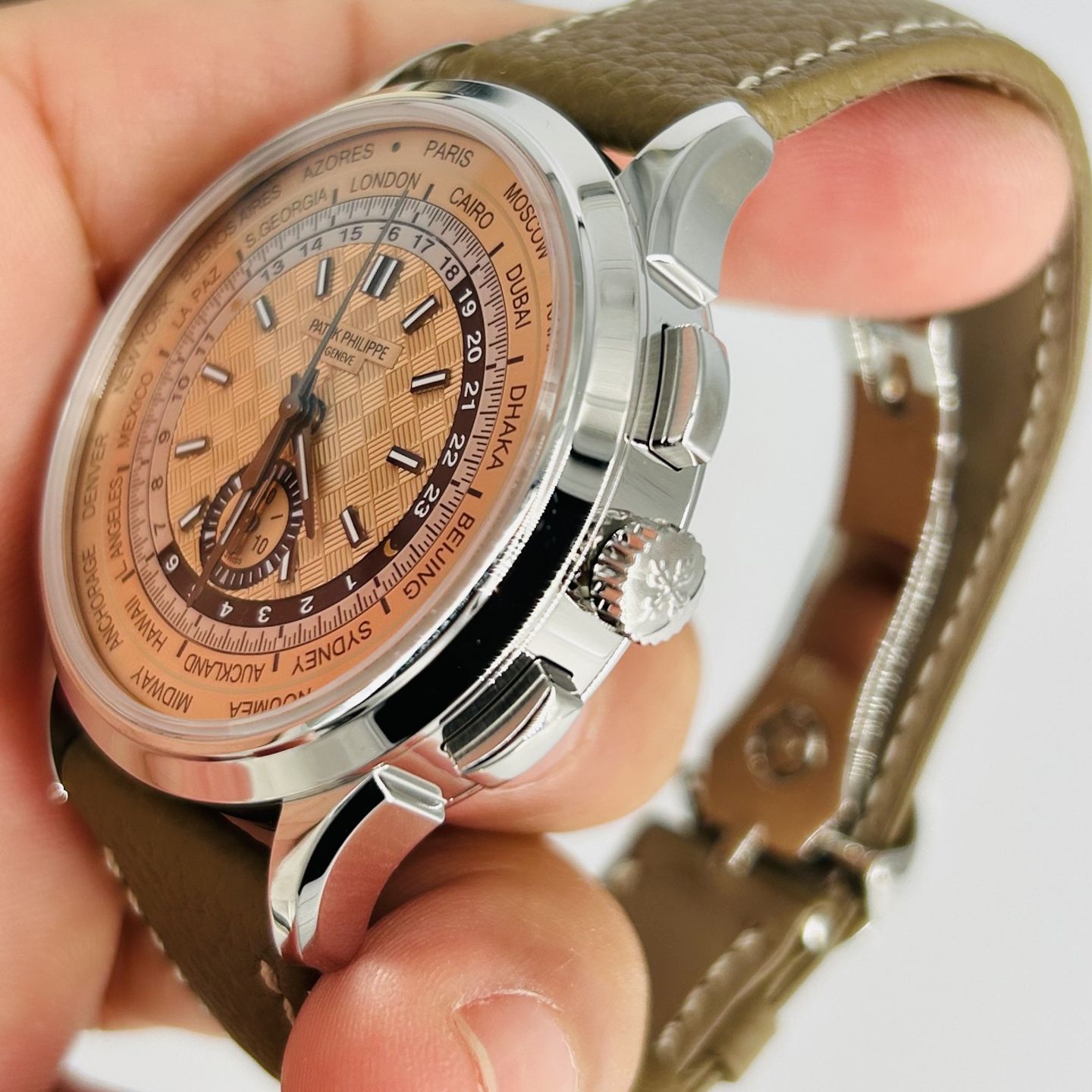 Patek Philippe World Time Chronograph 5935A-001 (2023) - Pink dial 41 mm Steel case (2/8)