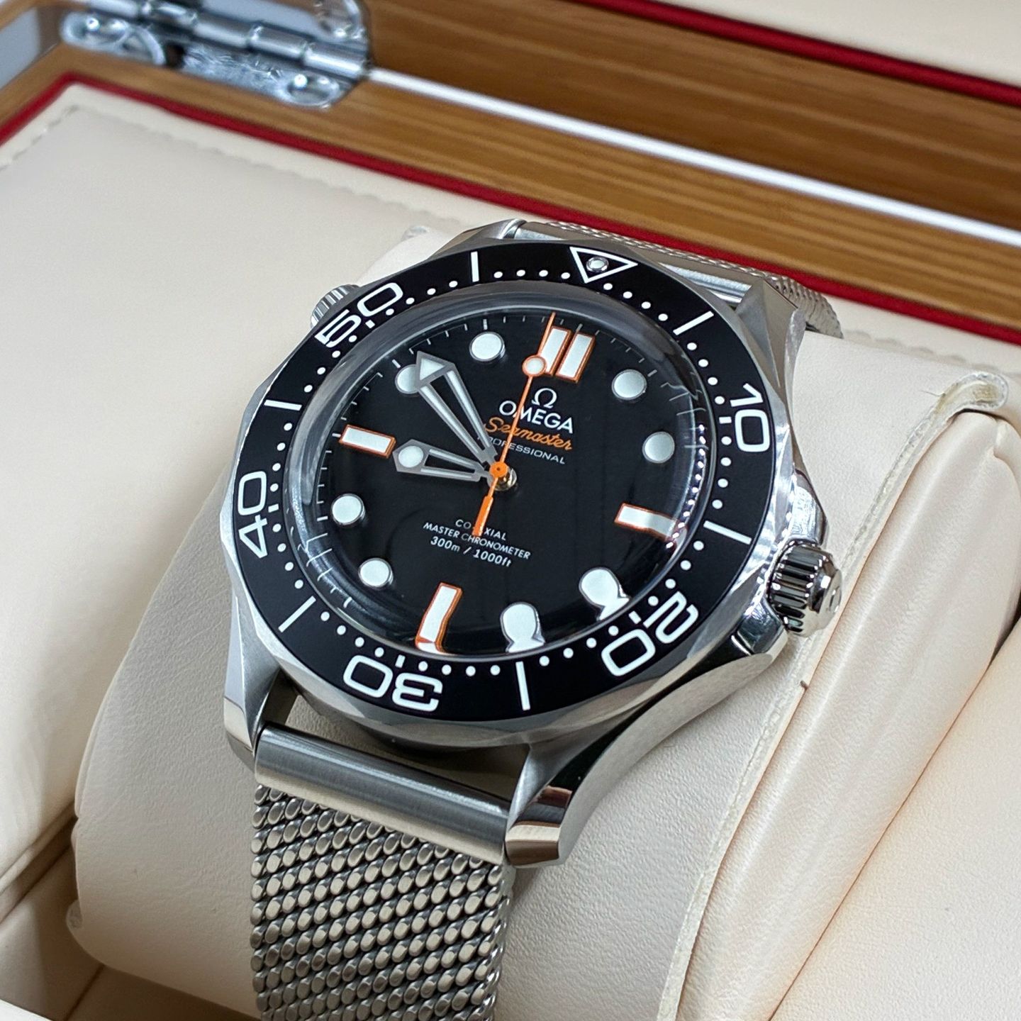 Omega Seamaster Diver 300 M 210.30.42.20.01.018 - (2/8)