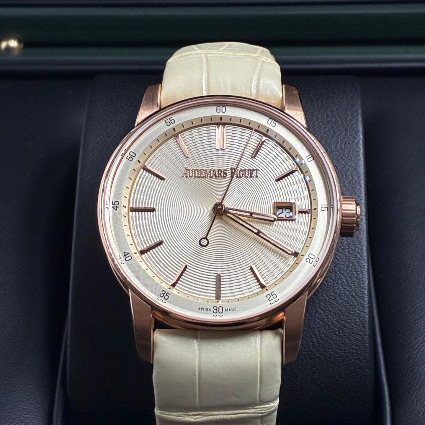 Audemars Piguet CODE 11.59 77410OR.OO.A825CR.01 - (2/8)