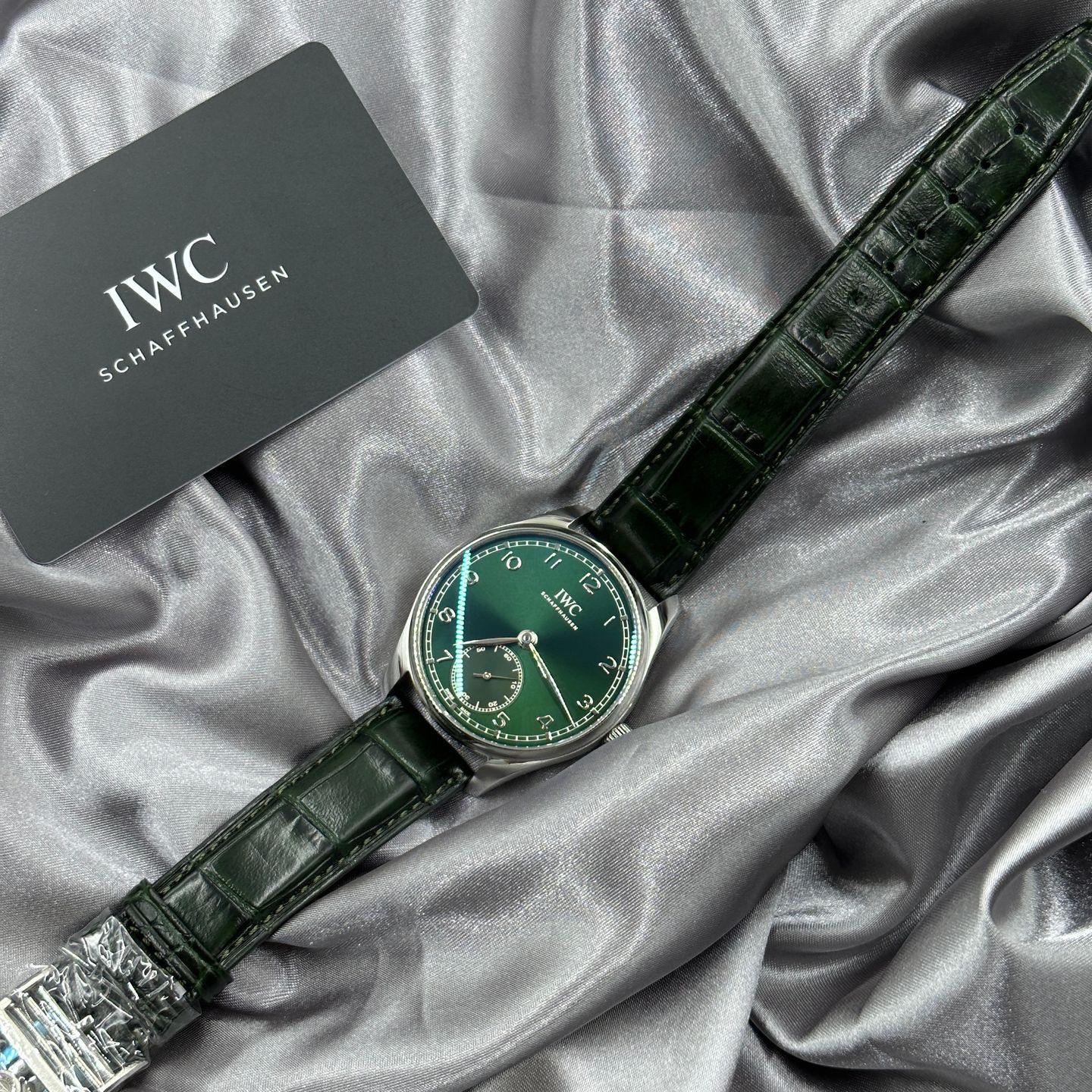 IWC Portuguese IW358310 (2024) - Green dial 40 mm Steel case (2/8)