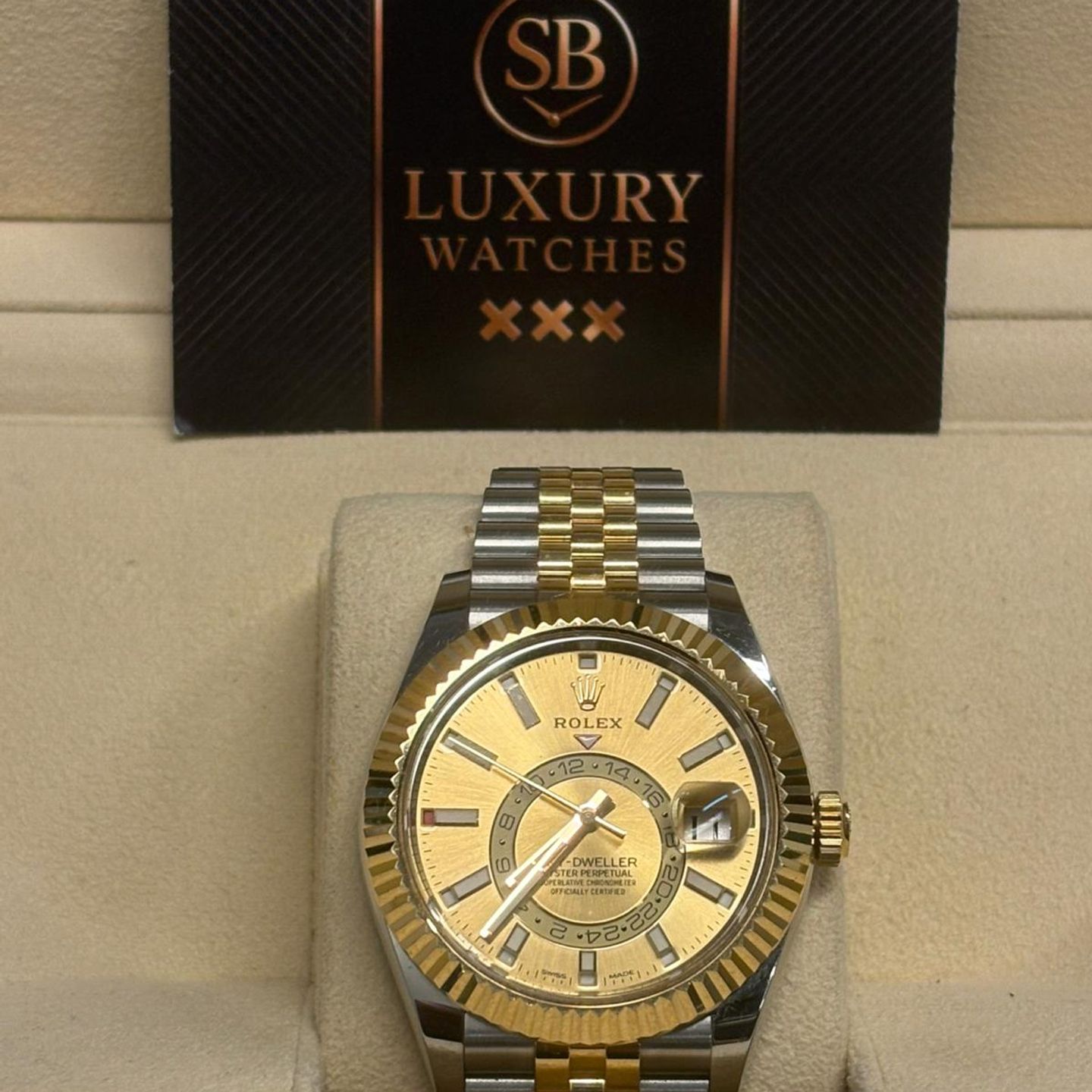 Rolex Sky-Dweller 336933 (2026) - Champagne dial 42 mm Gold/Steel case (2/2)