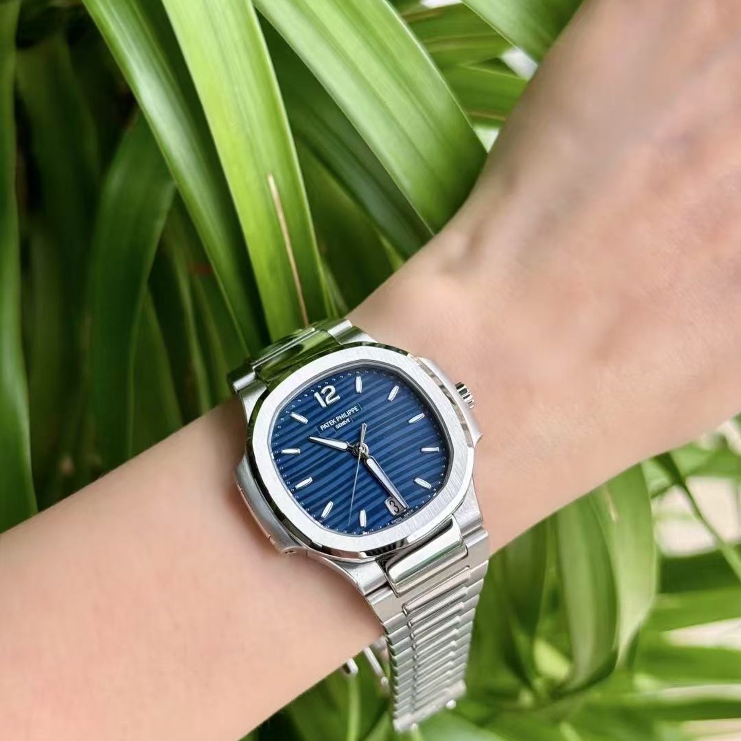 Patek Philippe Nautilus 7118/1A-001 (2024) - Blue dial 35 mm Steel case (1/8)