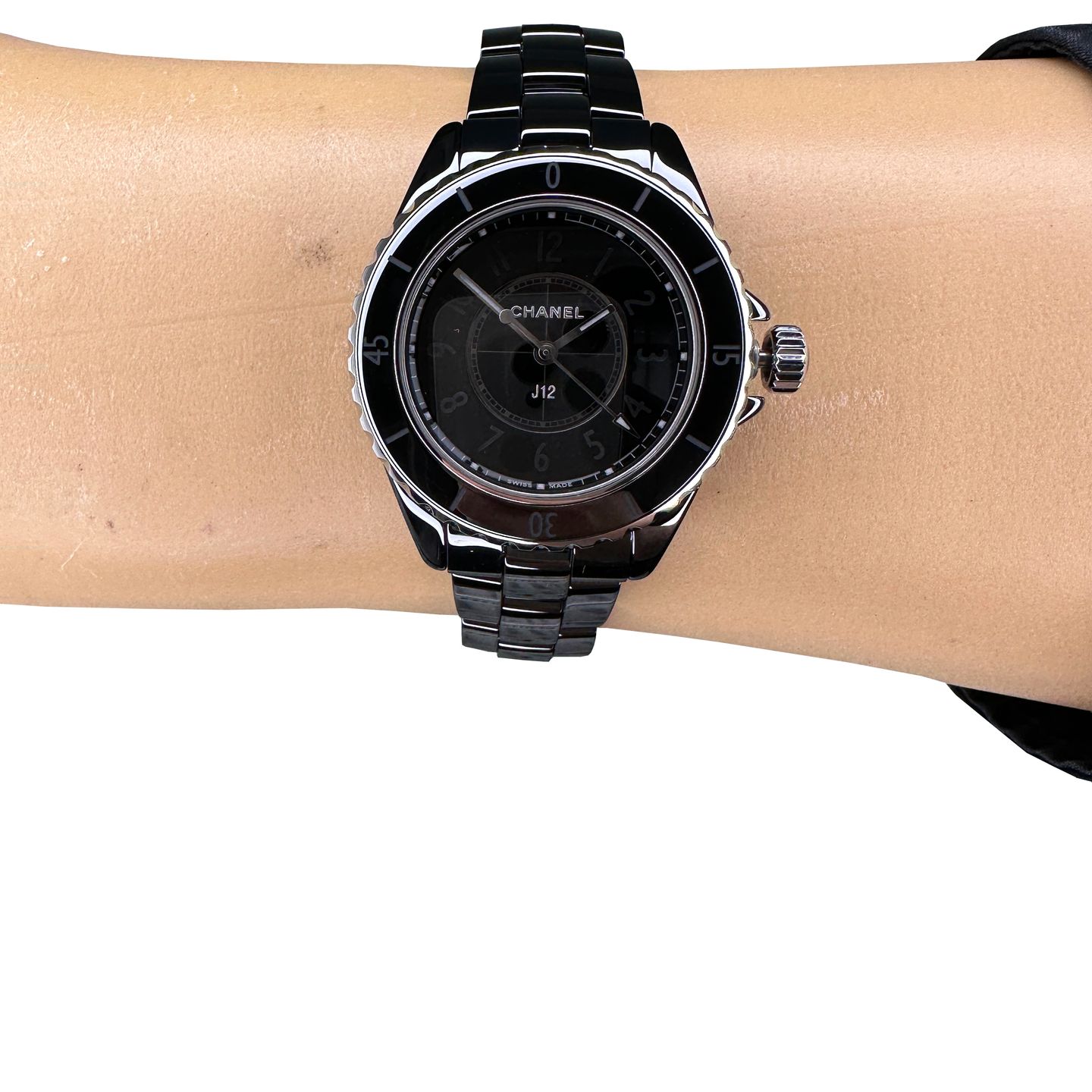 Chanel J12 H6346 (2024) - Black dial 33 mm Ceramic case (2/8)