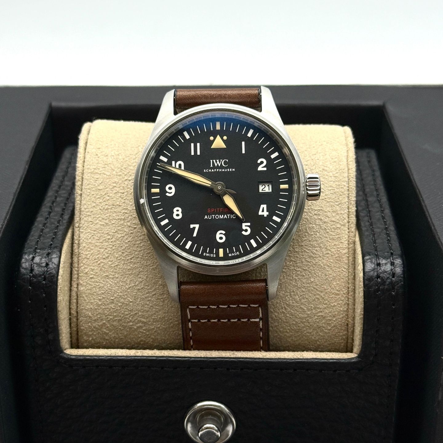 IWC Pilot IW326803 (2023) - Black dial 39 mm Steel case (2/4)