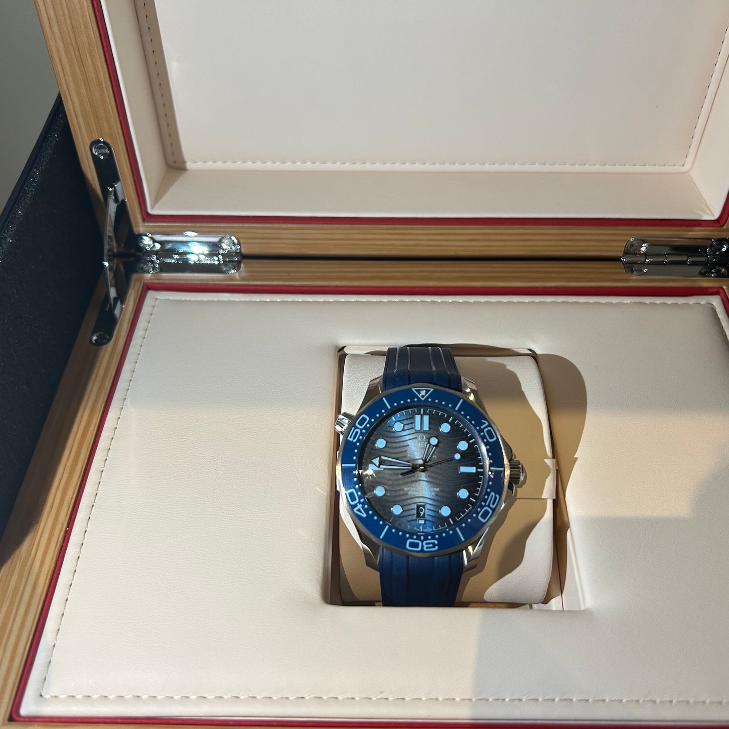 Omega Seamaster Diver 300 M 210.32.42.20.03.002 (2024) - Blue dial 42 mm Steel case (2/8)