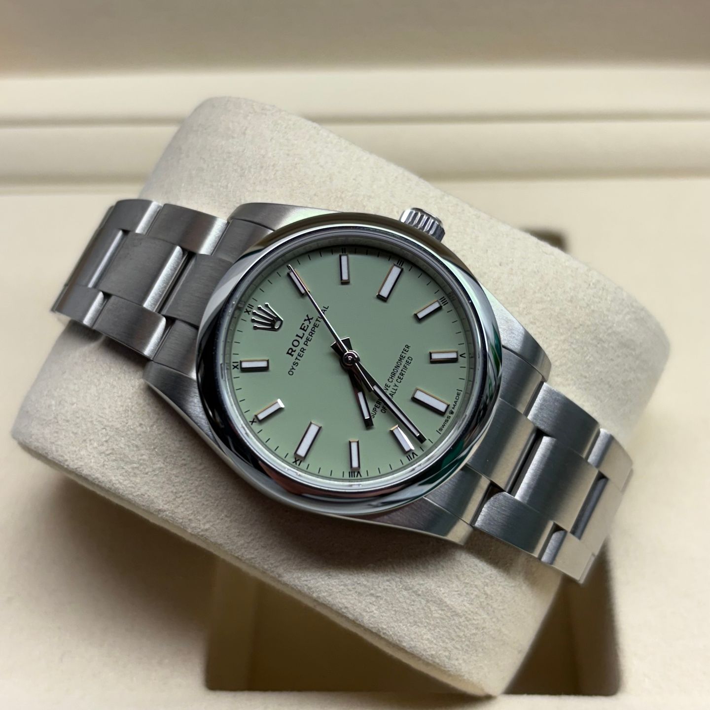 Rolex Oyster Perpetual 34 124200 (2025) - Green dial 34 mm Steel case (1/8)