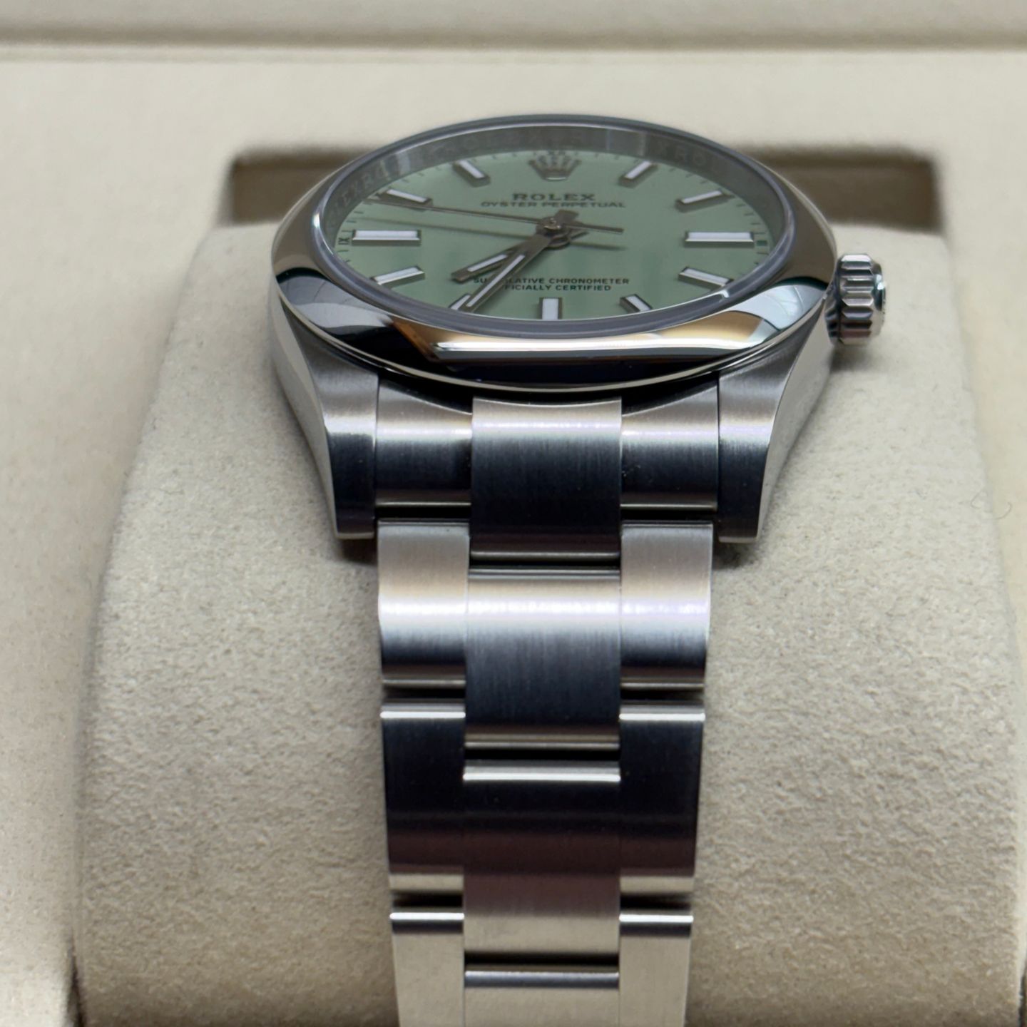 Rolex Oyster Perpetual 34 124200 (2025) - Green dial 34 mm Steel case (6/8)