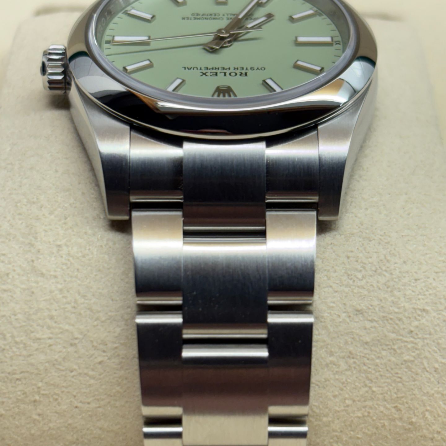 Rolex Oyster Perpetual 34 124200 (2025) - Green dial 34 mm Steel case (7/8)
