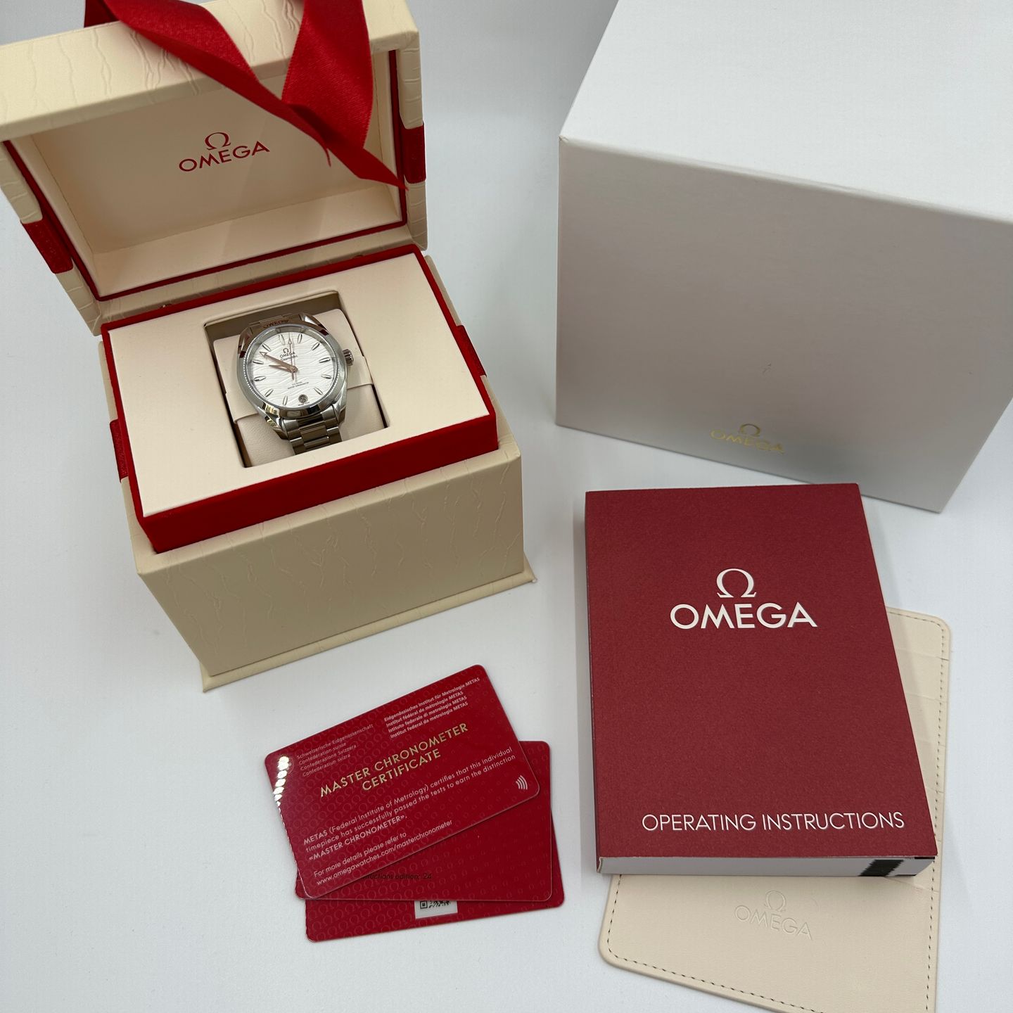 Omega Seamaster Aqua Terra 220.10.34.20.02.001 (2024) - Silver dial 34 mm Steel case (2/8)