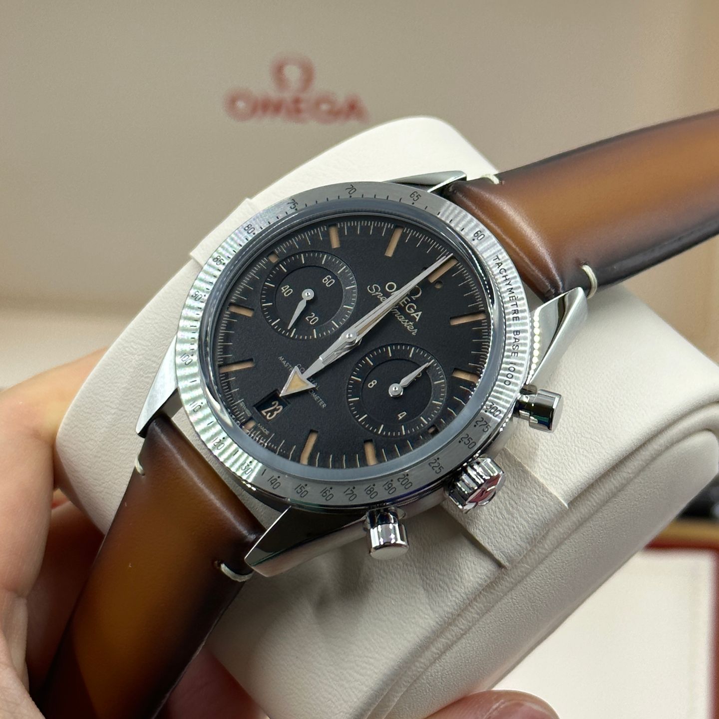 Omega Speedmaster '57 332.12.41.51.01.001 (2024) - Black dial 41 mm Steel case (2/8)