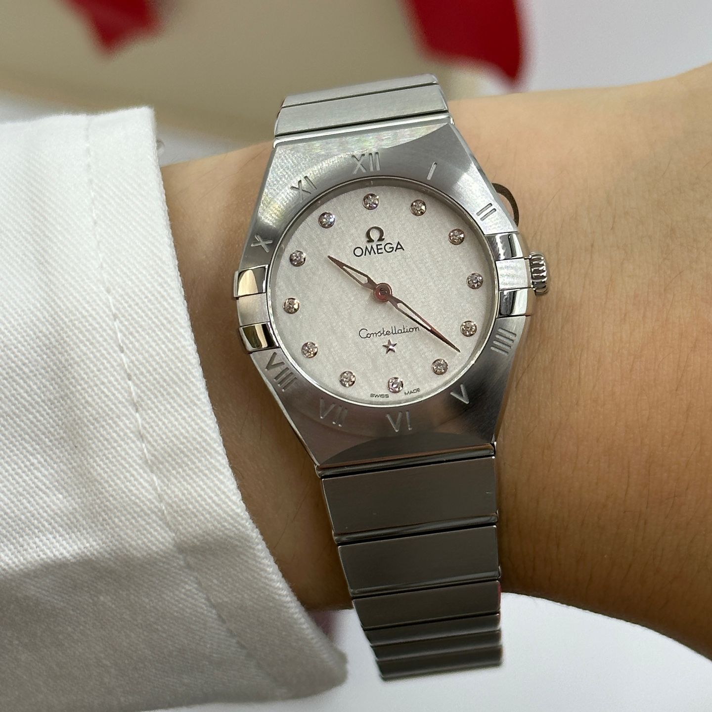 Omega Constellation Quartz 131.10.28.60.52.001 (2024) - Silver dial 28 mm Steel case (8/8)