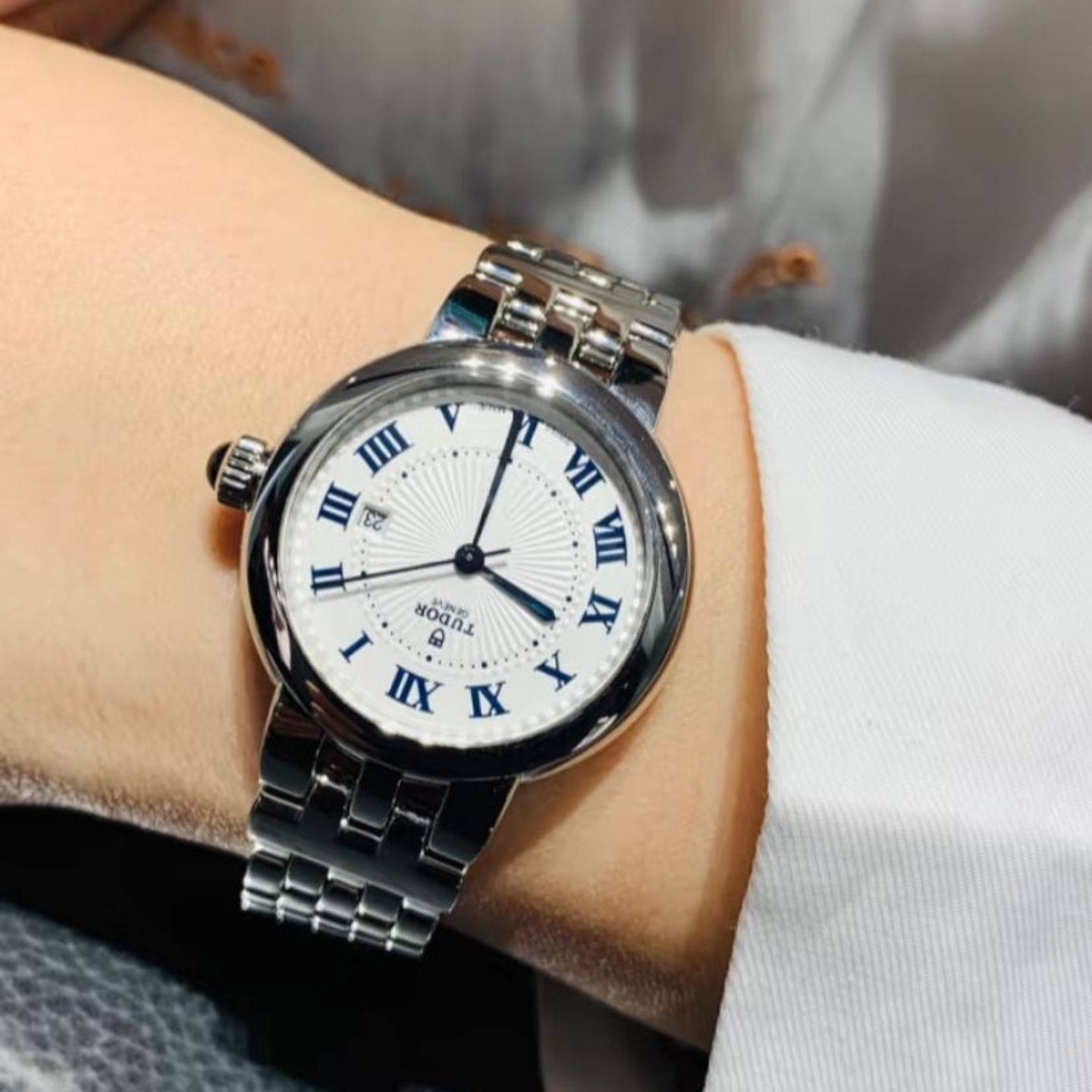 Tudor Clair de Rose 35200 (2024) - Silver dial 26 mm Steel case (3/6)