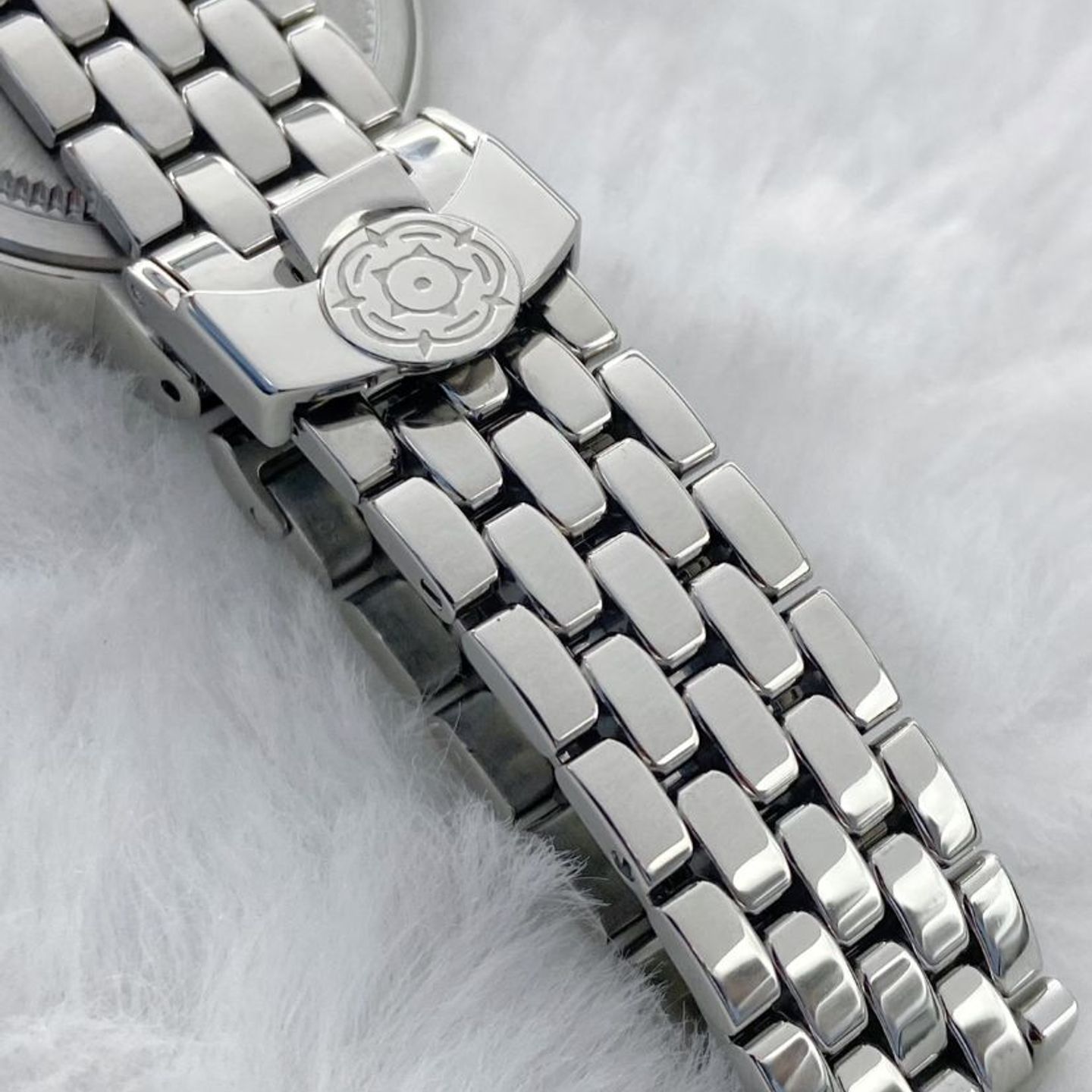 Tudor Clair de Rose 35200 (2024) - Silver dial 26 mm Steel case (6/6)