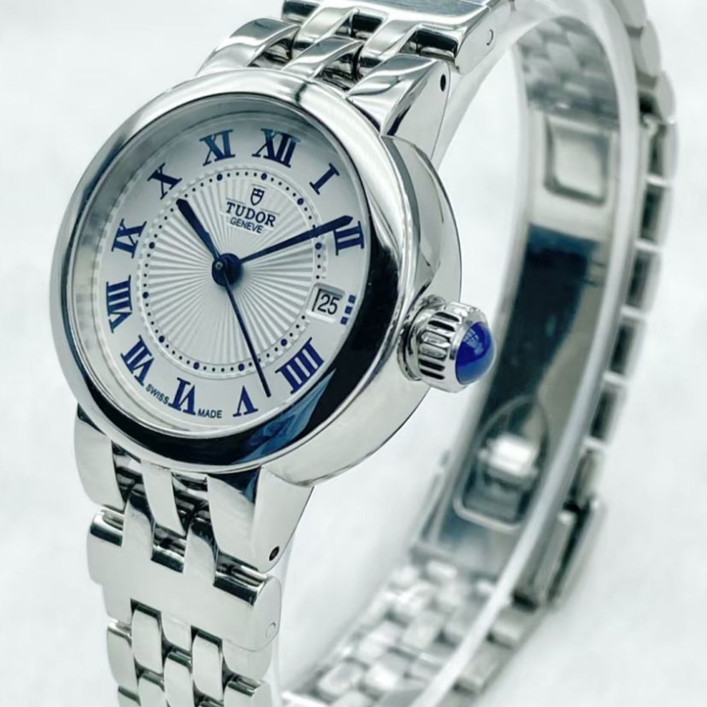 Tudor Clair de Rose 35200 (2024) - Silver dial 26 mm Steel case (5/6)