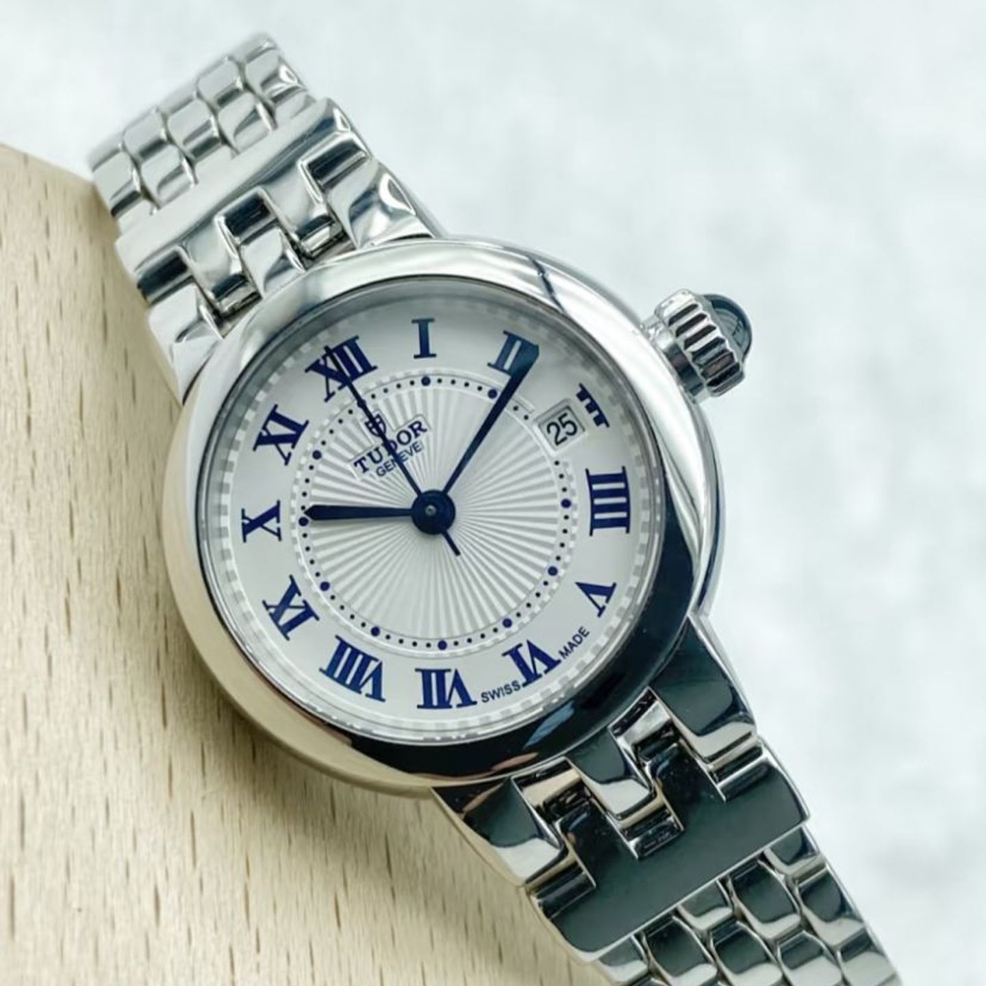 Tudor Clair de Rose 35200 (2024) - Silver dial 26 mm Steel case (4/6)