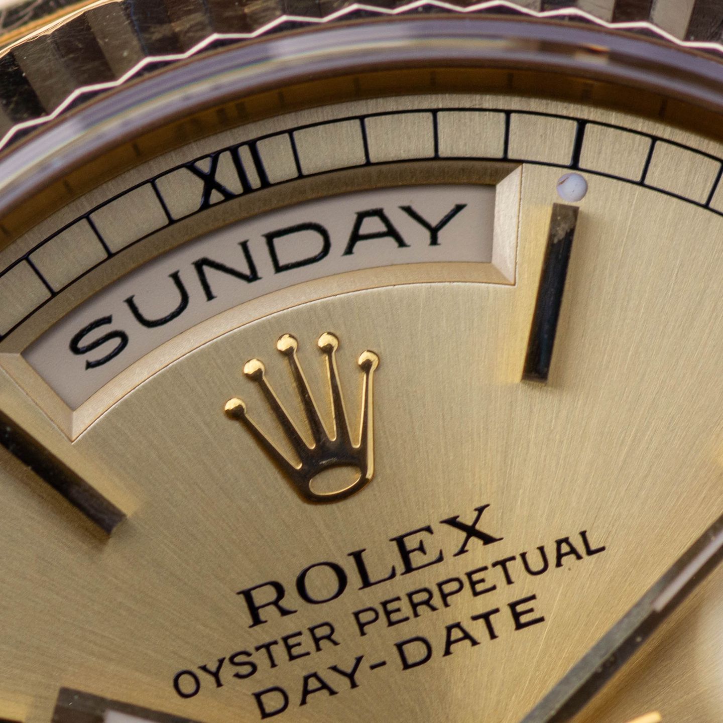 Rolex Day-Date 36 18238 (1990) - Champagne wijzerplaat 36mm Geelgoud (3/8)