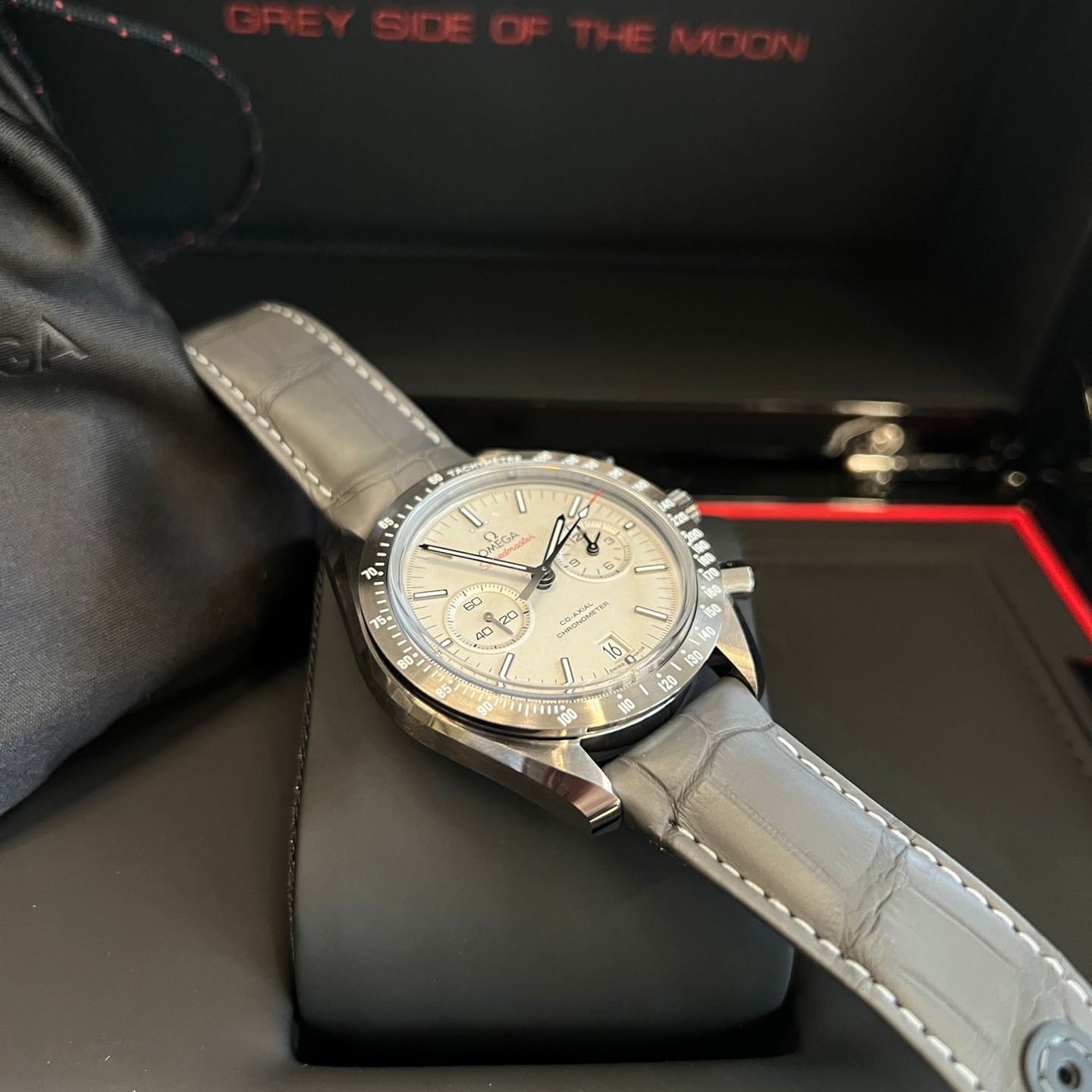 Omega Speedmaster Professional Moonwatch 311.93.44.51.99.002 (2023) - Grey dial 44 mm Ceramic case (2/8)