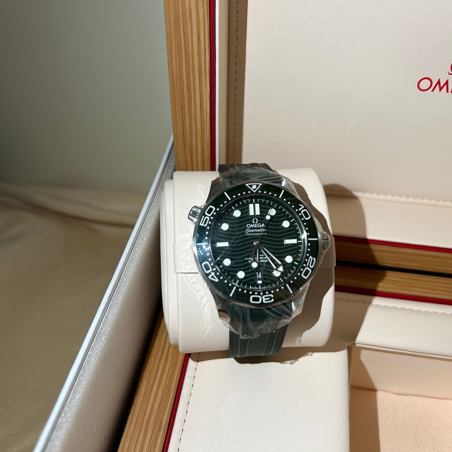 Omega Seamaster Diver 300 M 210.32.42.20.10.001 (2024) - Green dial 42 mm Steel case (8/8)