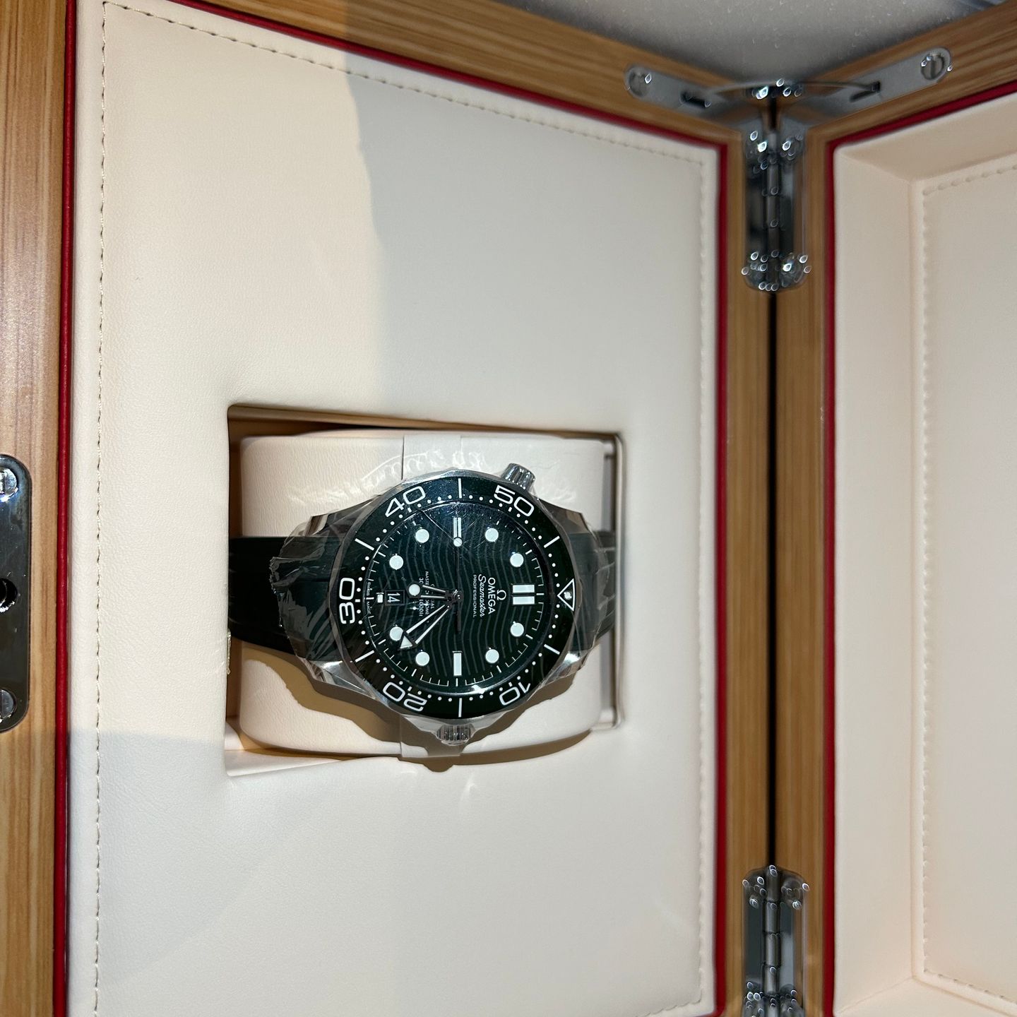 Omega Seamaster Diver 300 M 210.32.42.20.10.001 (2024) - Green dial 42 mm Steel case (4/8)