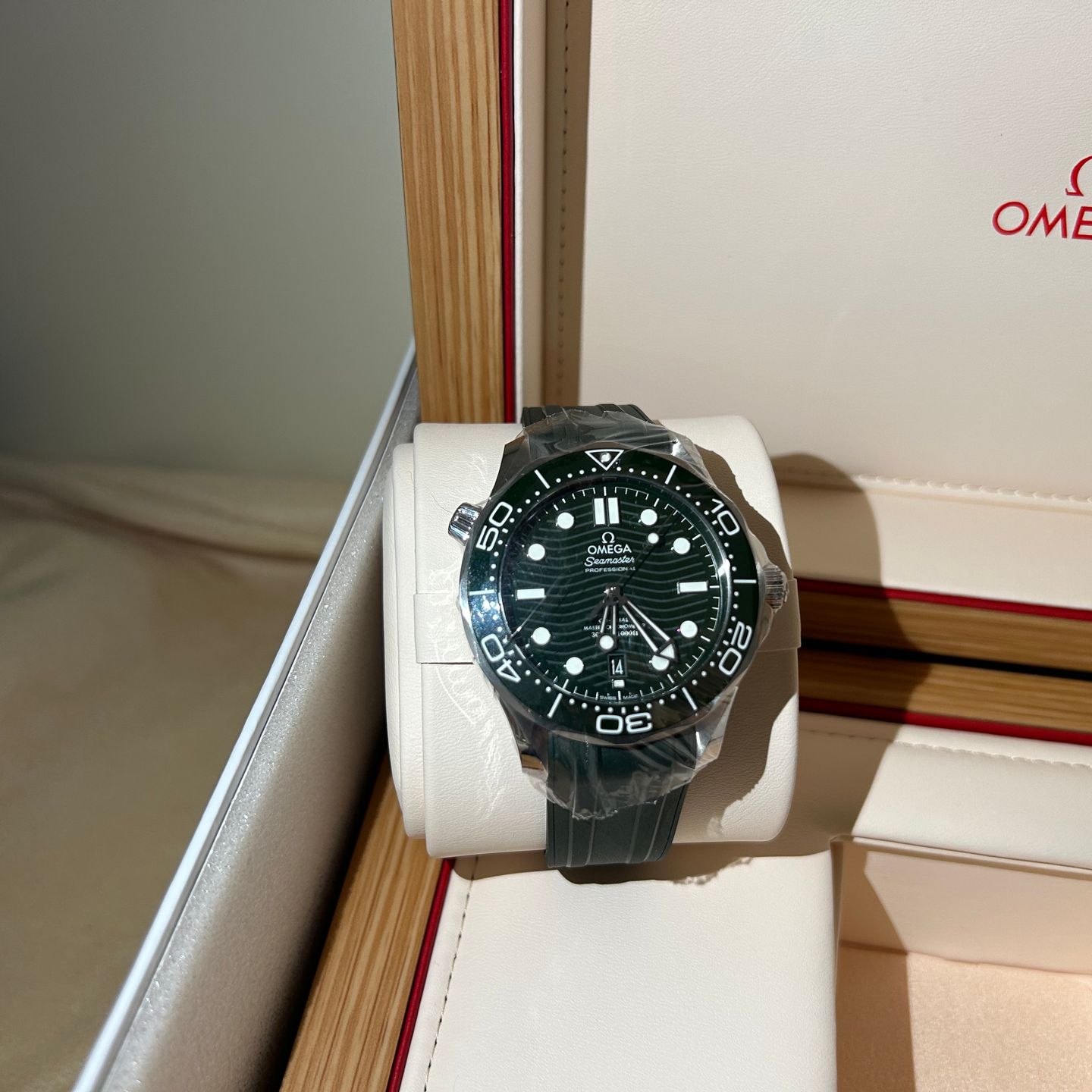 Omega Seamaster Diver 300 M 210.32.42.20.10.001 (2024) - Green dial 42 mm Steel case (1/8)