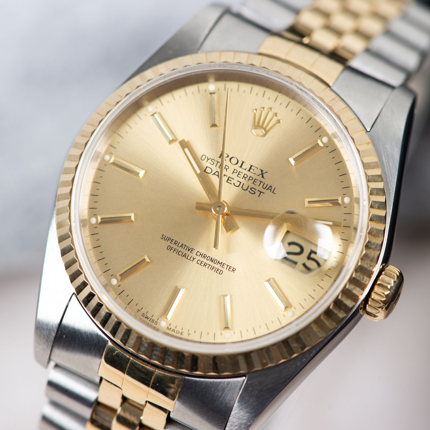 Rolex Datejust 36 16233 (1988) - Champagne dial 36 mm Gold/Steel case (2/8)