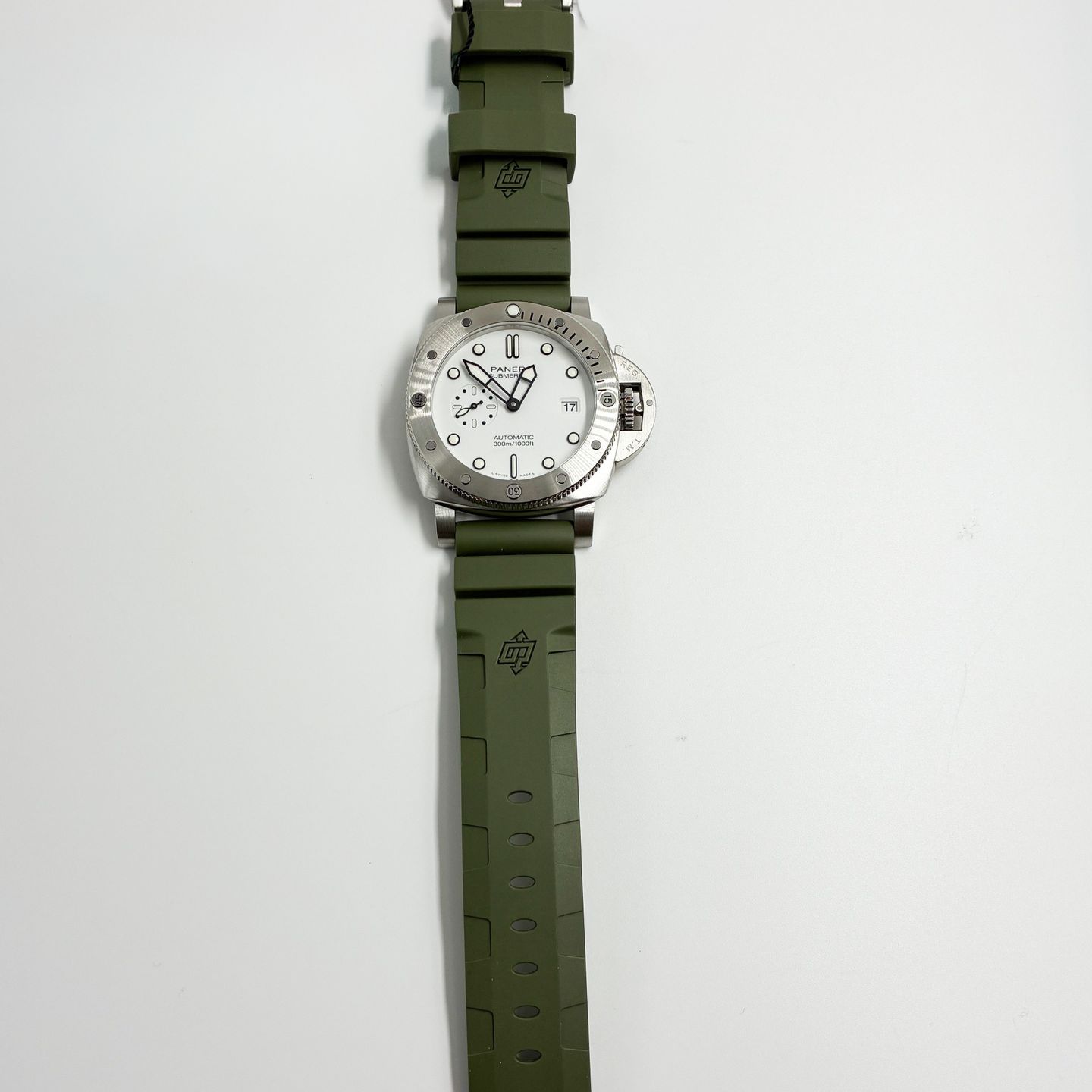 Panerai Submersible PAM01595 (2025) - White dial 44 mm Steel case (3/6)