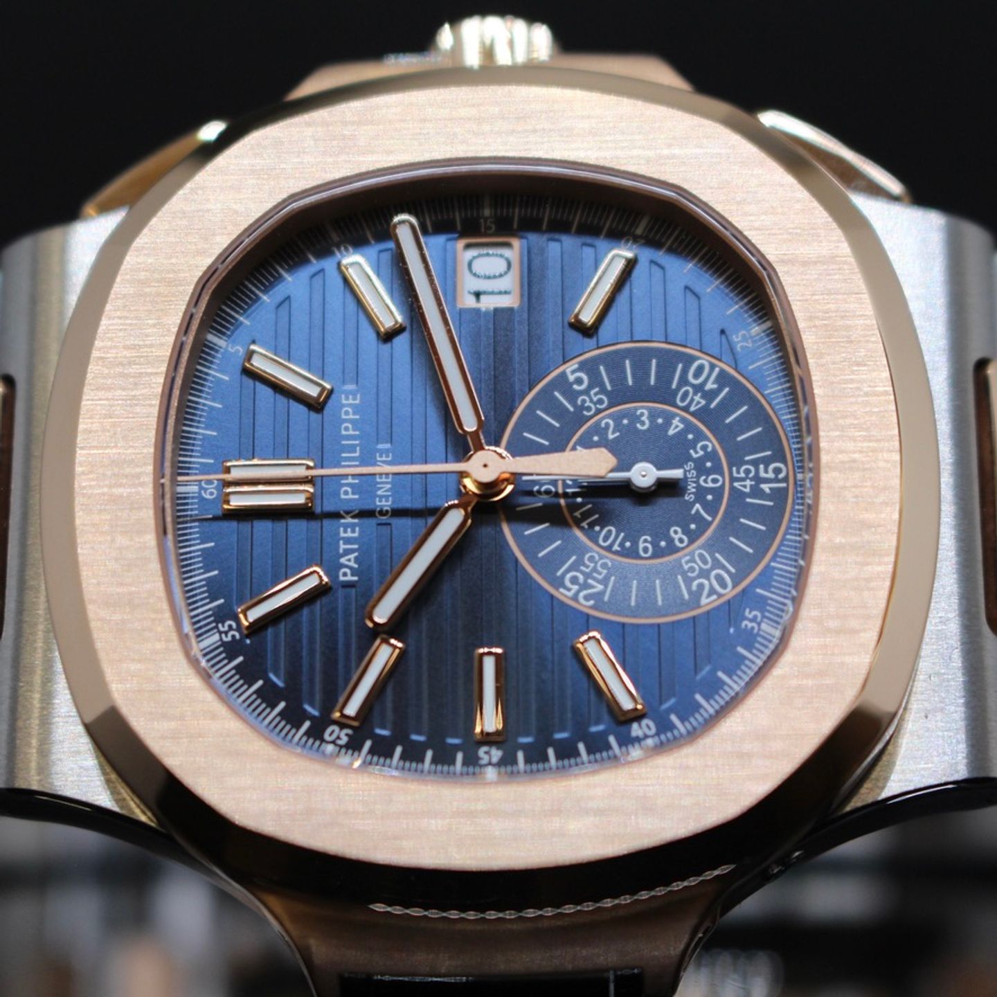 Patek Philippe Nautilus 5980/1AR-001 (2020) - Blue dial 41 mm Steel case (2/6)