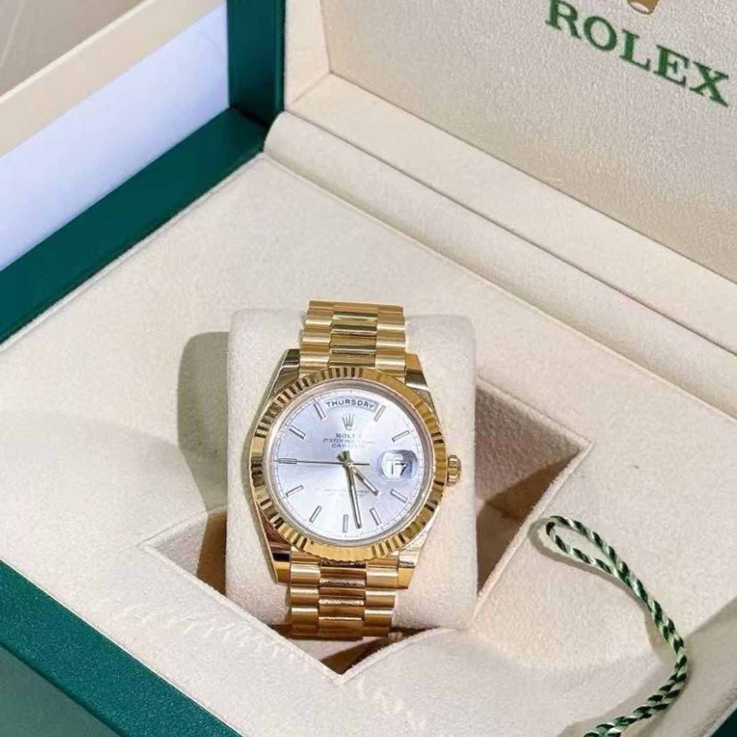 Rolex Day-Date 40 228238 (2023) - Silver dial 40 mm Yellow Gold case (1/2)
