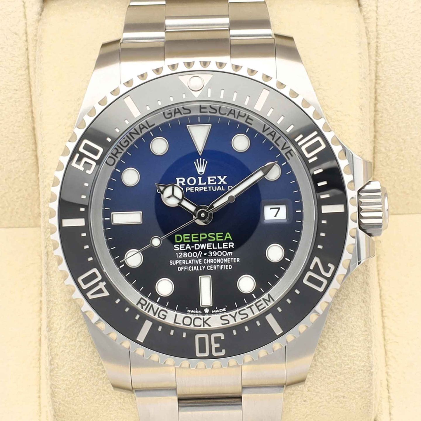 Rolex Sea-Dweller Deepsea 136660 (2025) - Blue dial 44 mm Steel case (1/8)