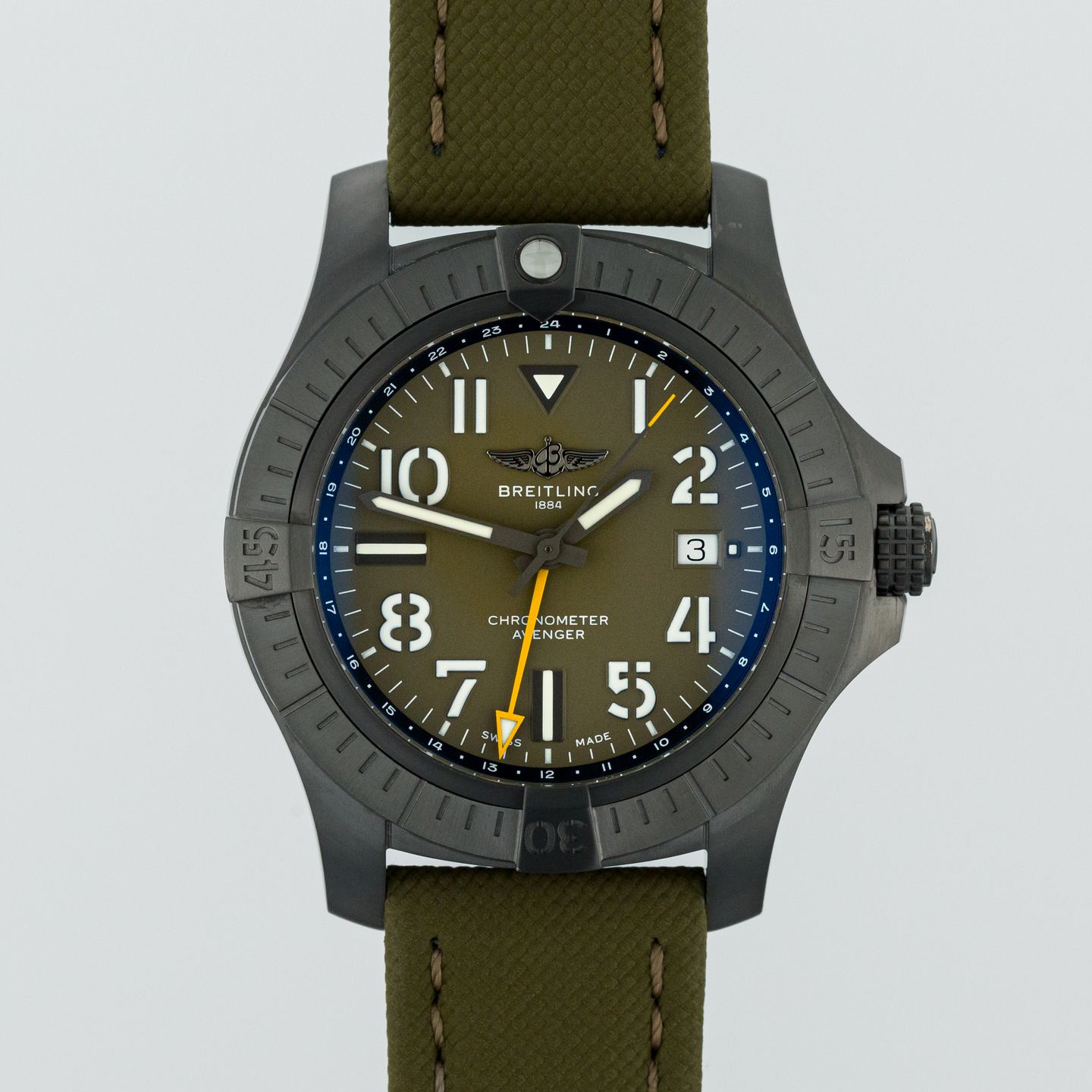 Breitling Avenger V32395 (2021) - Green dial 45 mm Titanium case (1/8)