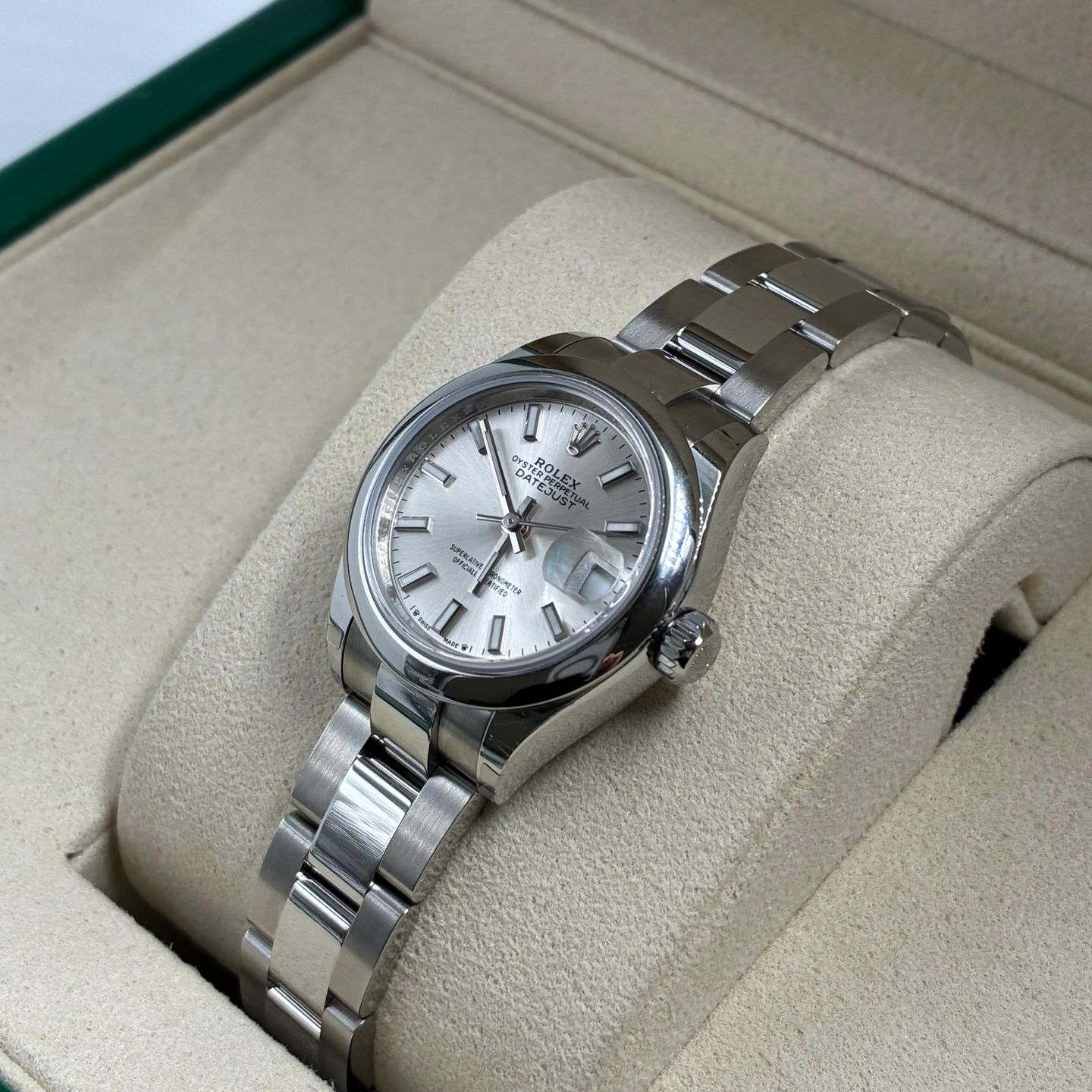 Rolex Lady-Datejust 279160 (2024) - Silver dial 28 mm Steel case (4/5)