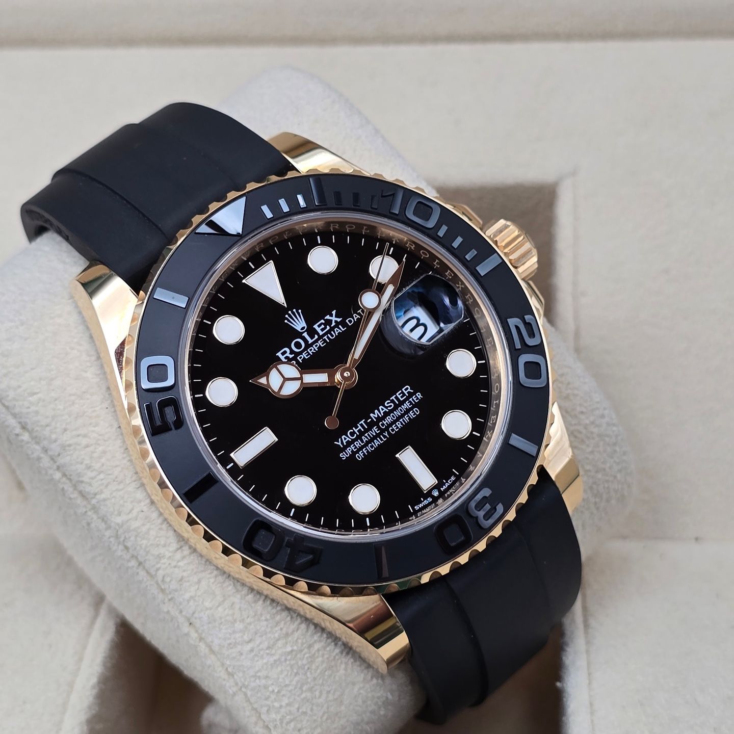 Rolex Yacht-Master 42 226658 (2023) - Black dial 42 mm Yellow Gold case (2/8)