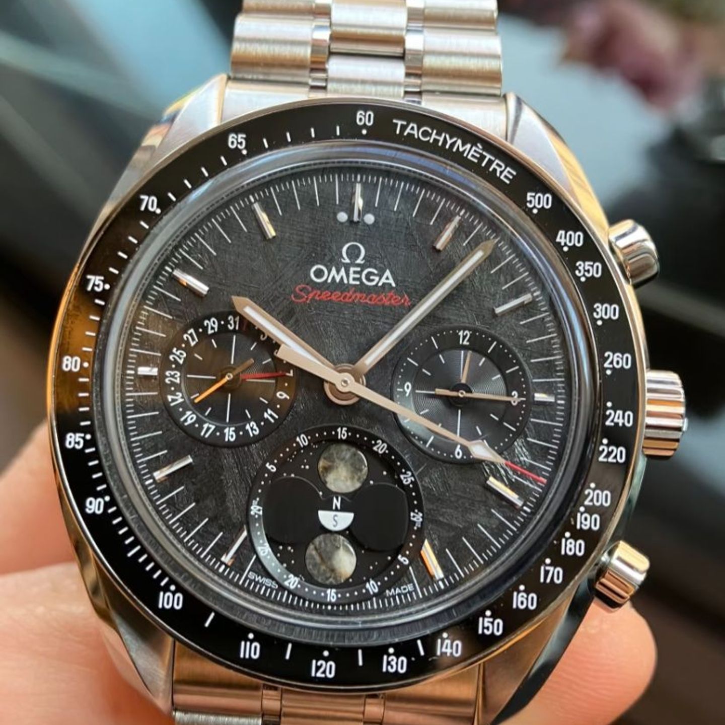 Omega Speedmaster Moonphase 304.30.43.52.01.001 (2025) - Black dial 43 mm Steel case (2/4)