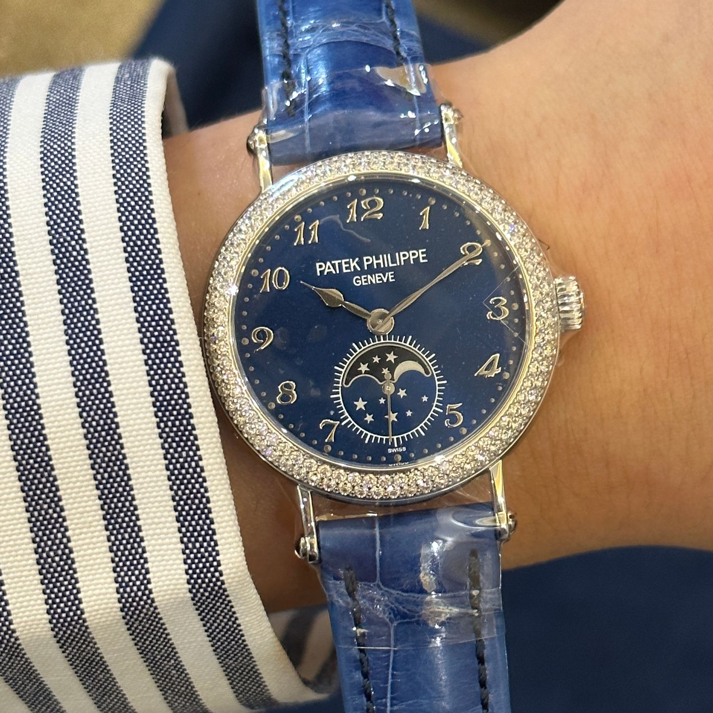 Patek Philippe Complications 7121/200G-001 (2023) - Blauw wijzerplaat 33mm Witgoud (1/6)