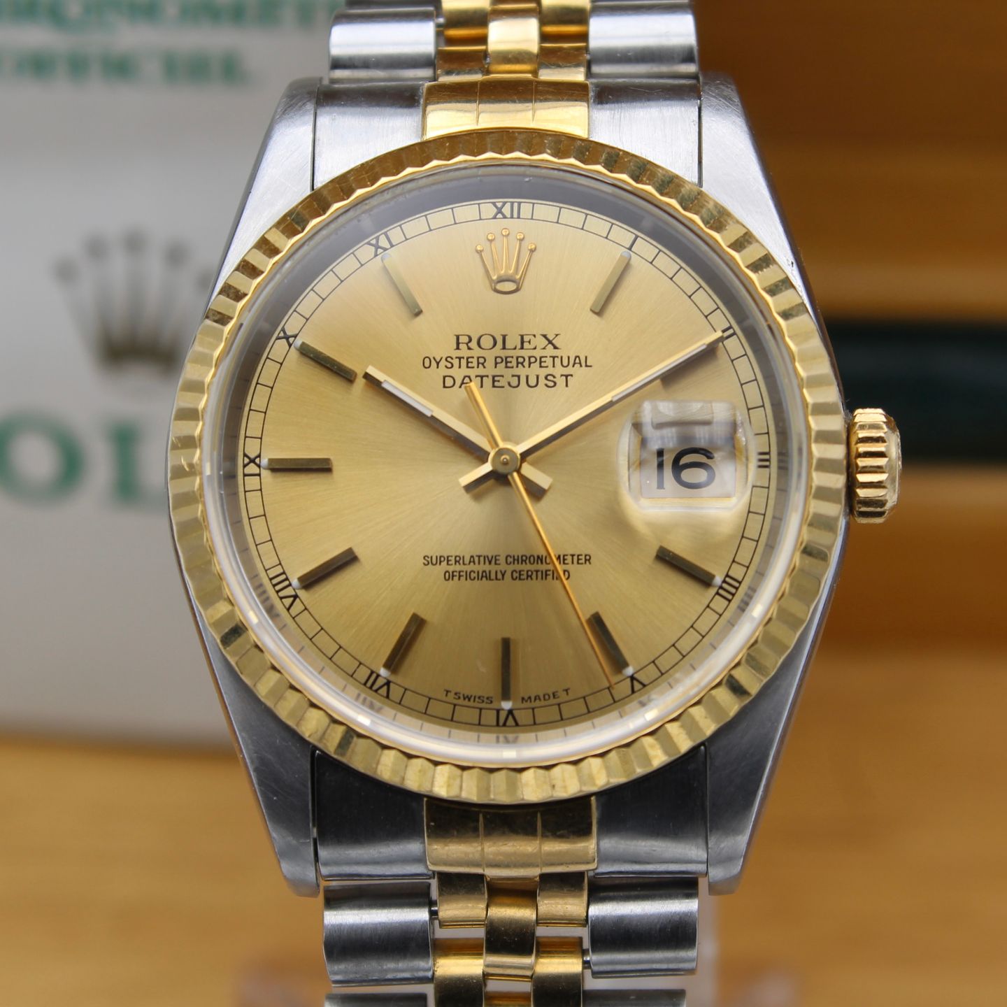 Rolex Datejust 36 16233 (1998) - Goud wijzerplaat 36mm Goud/Staal (3/8)