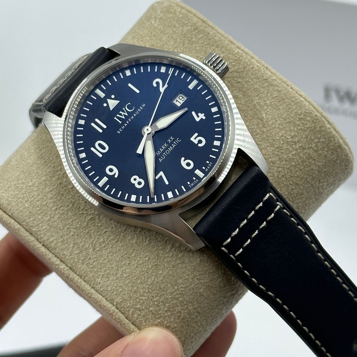 IWC Pilot Mark IW328203 (2023) - Blauw wijzerplaat 40mm Staal (4/8)