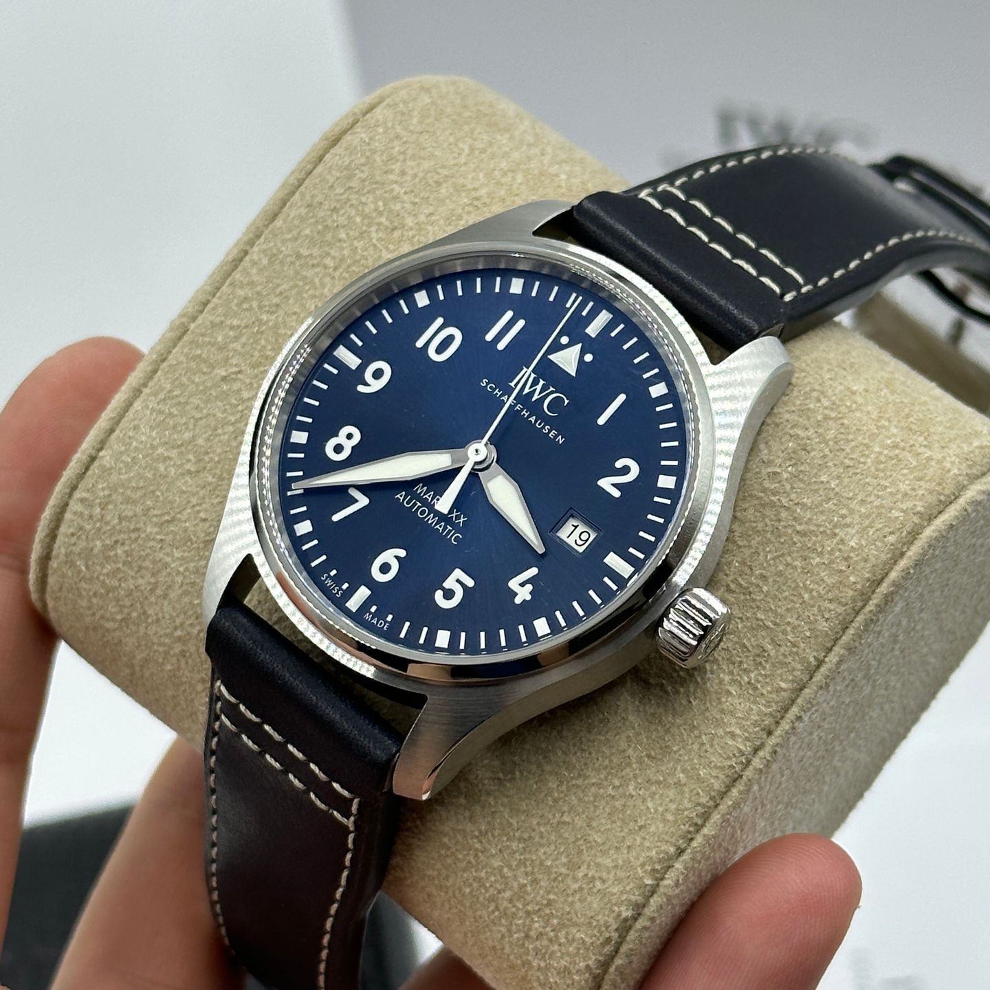 IWC Pilot Mark IW328203 (2023) - Blauw wijzerplaat 40mm Staal (3/8)