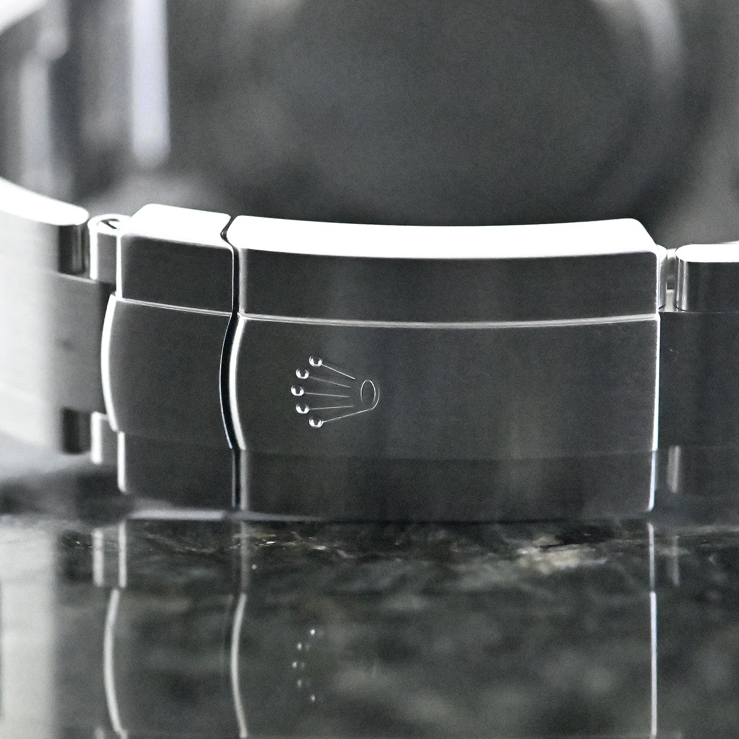 Rolex Oyster Perpetual 39 114300 - (5/8)