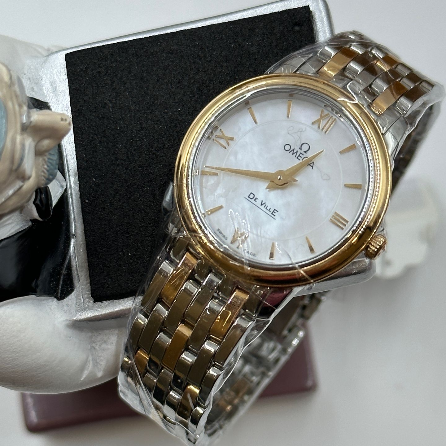 Omega De Ville Prestige 424.20.27.60.05.002 (2023) - Pearl dial 27 mm Gold/Steel case (1/8)