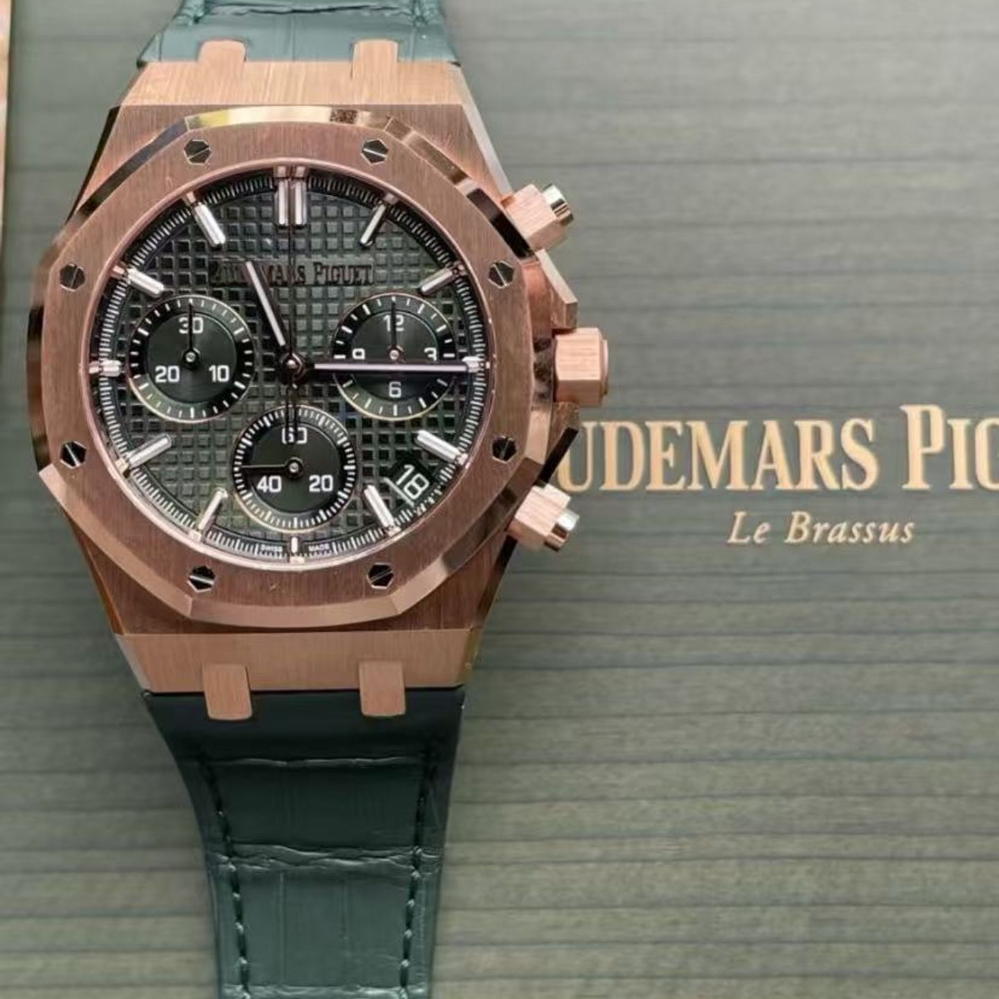 Audemars Piguet Royal Oak Chronograph 26240OR.OO.D404CR.01 - (2/3)