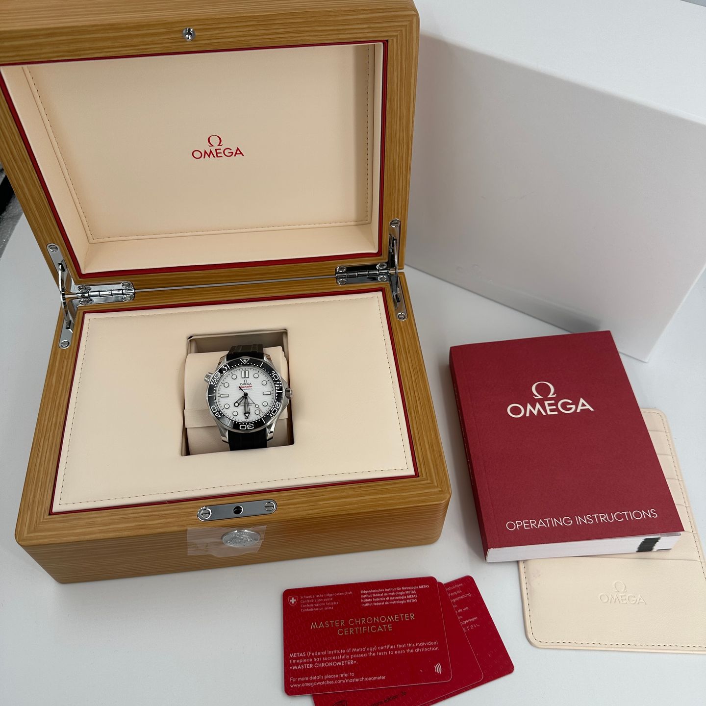 Omega Seamaster Diver 300 M 210.32.42.20.04.001 (2022) - Wit wijzerplaat 42mm Staal (2/8)