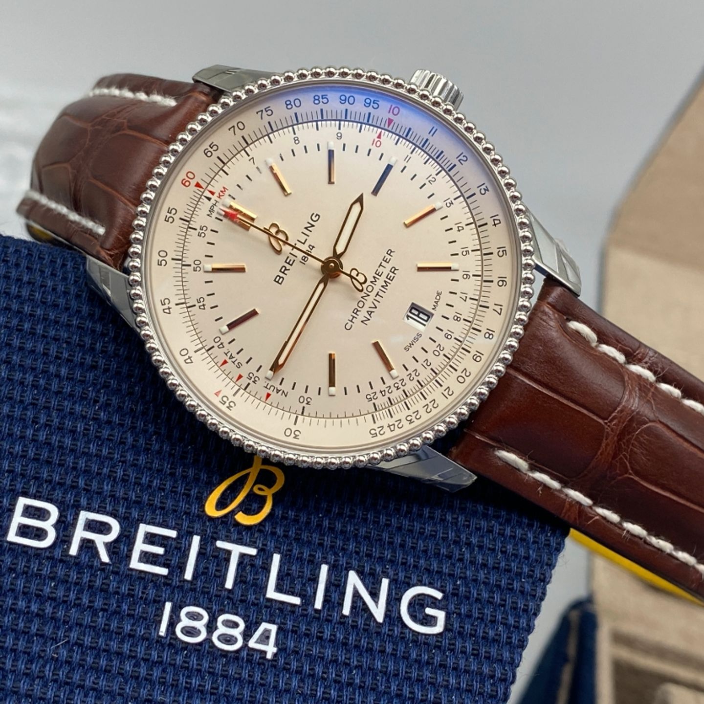 Breitling Navitimer A17326211G1P1 (2023) - Silver dial 41 mm Steel case (1/3)