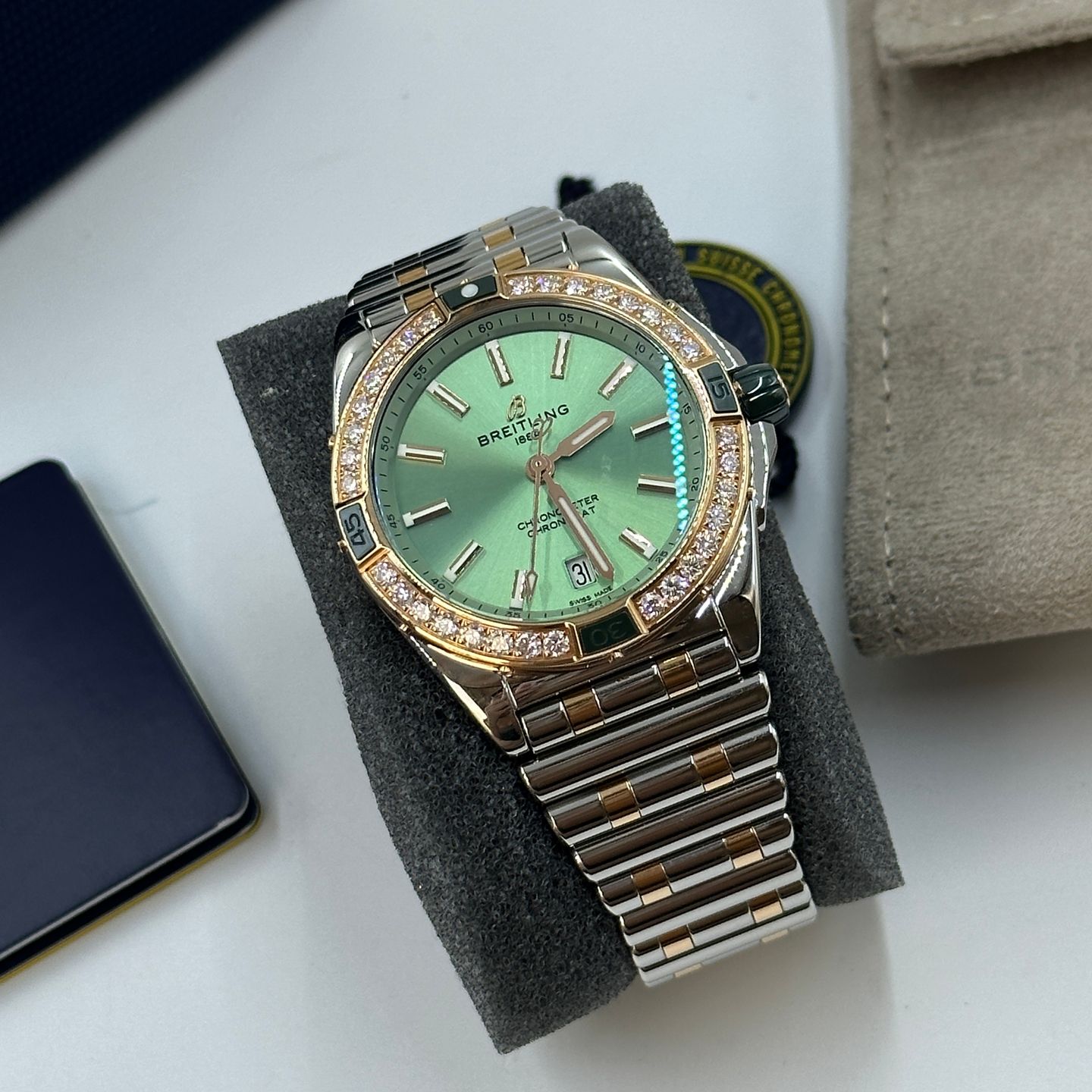 Breitling Chronomat 38 U17356531L1U1 (2023) - Green dial 38 mm Gold/Steel case (3/8)