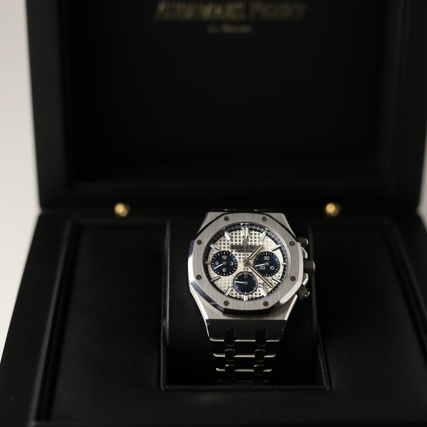 Audemars Piguet Royal Oak Chronograph 26315ST.OO.1256ST.01 (2021) - Zilver wijzerplaat 38mm Staal (2/5)