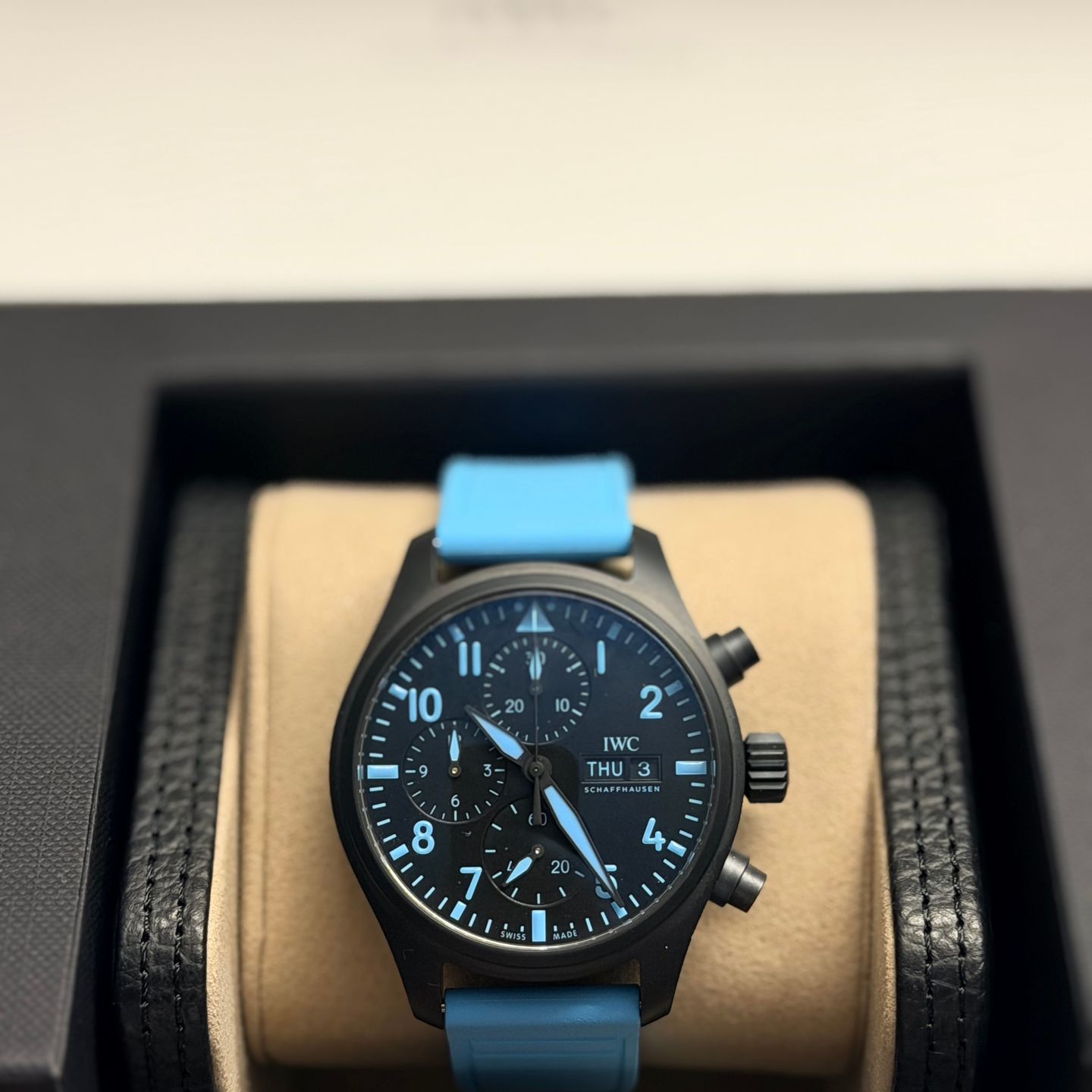 IWC Pilot IW389411 (2026) - Black dial 42 mm Ceramic case (1/6)